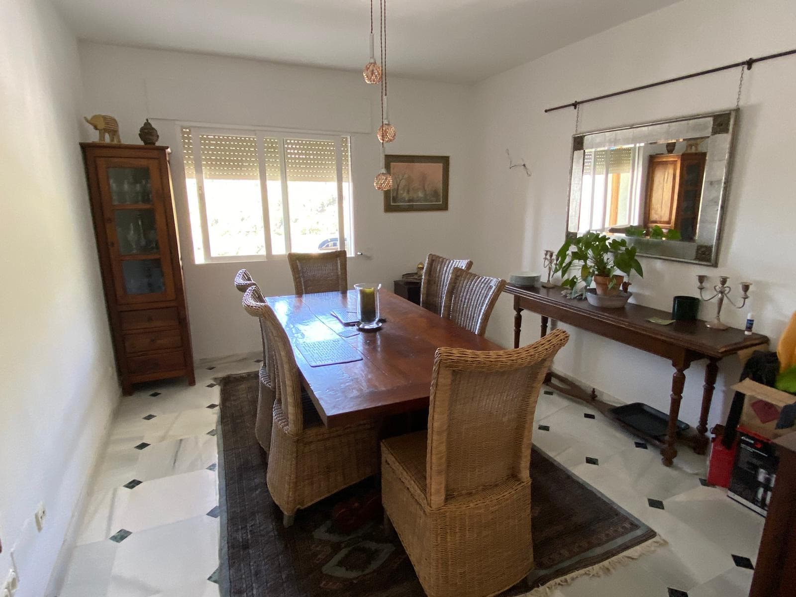Beautiful house on the outskirts of the village, with plenty of renovation possibilities and stunning views of the sea and the mountains