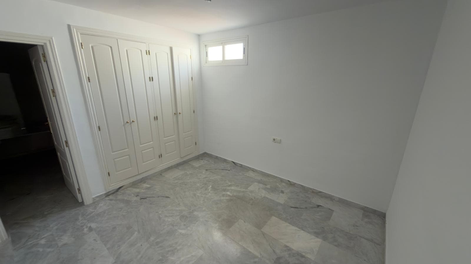 DUPLEX PENTHOUSE IN GUADALMINA BAJA – 290 SQM | 5 ENSUITES | 3 PARKING | RARE OPPORTUNITY