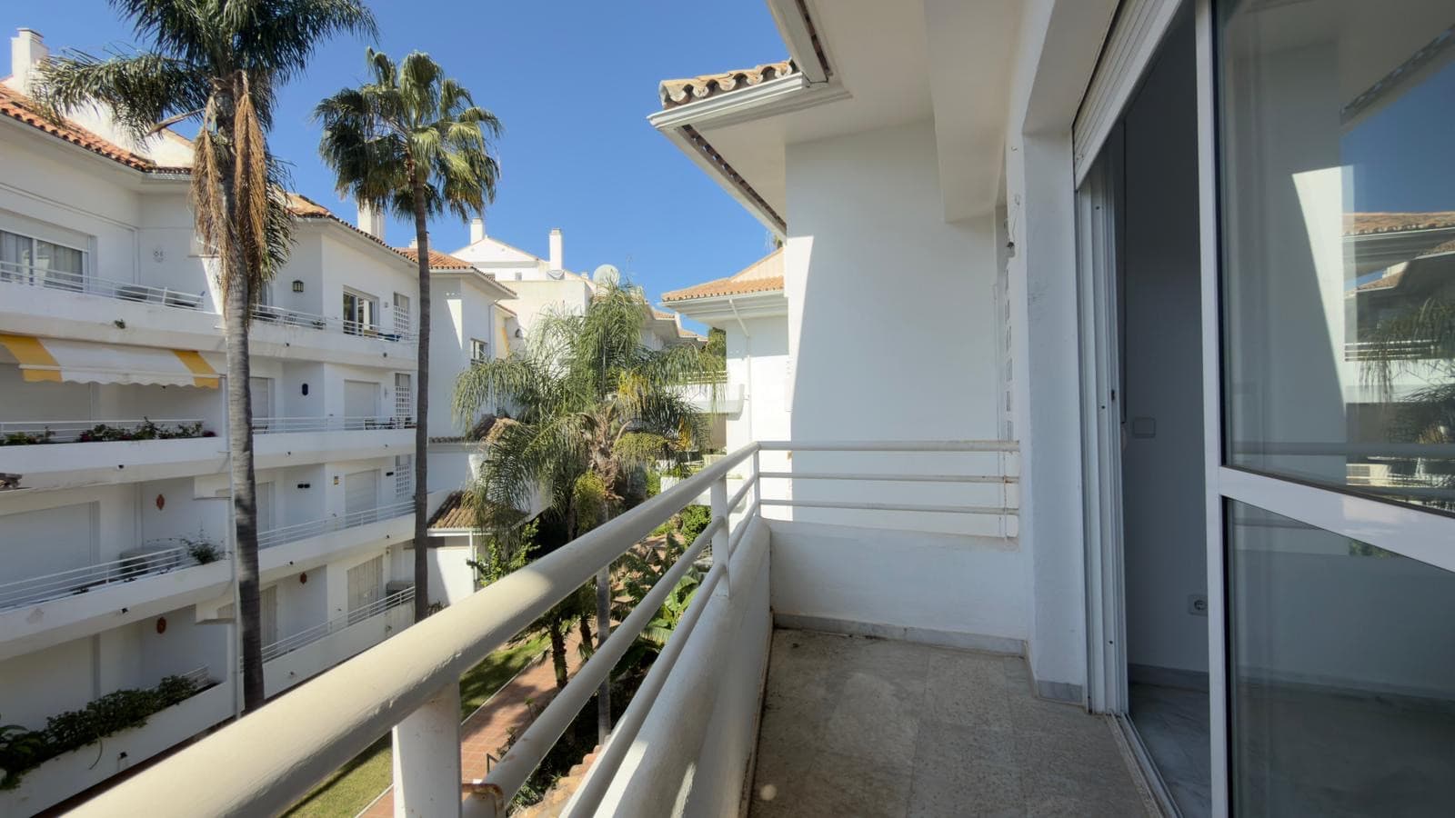 DUPLEX PENTHOUSE IN GUADALMINA BAJA – 290 SQM | 5 ENSUITES | 3 PARKING | RARE OPPORTUNITY