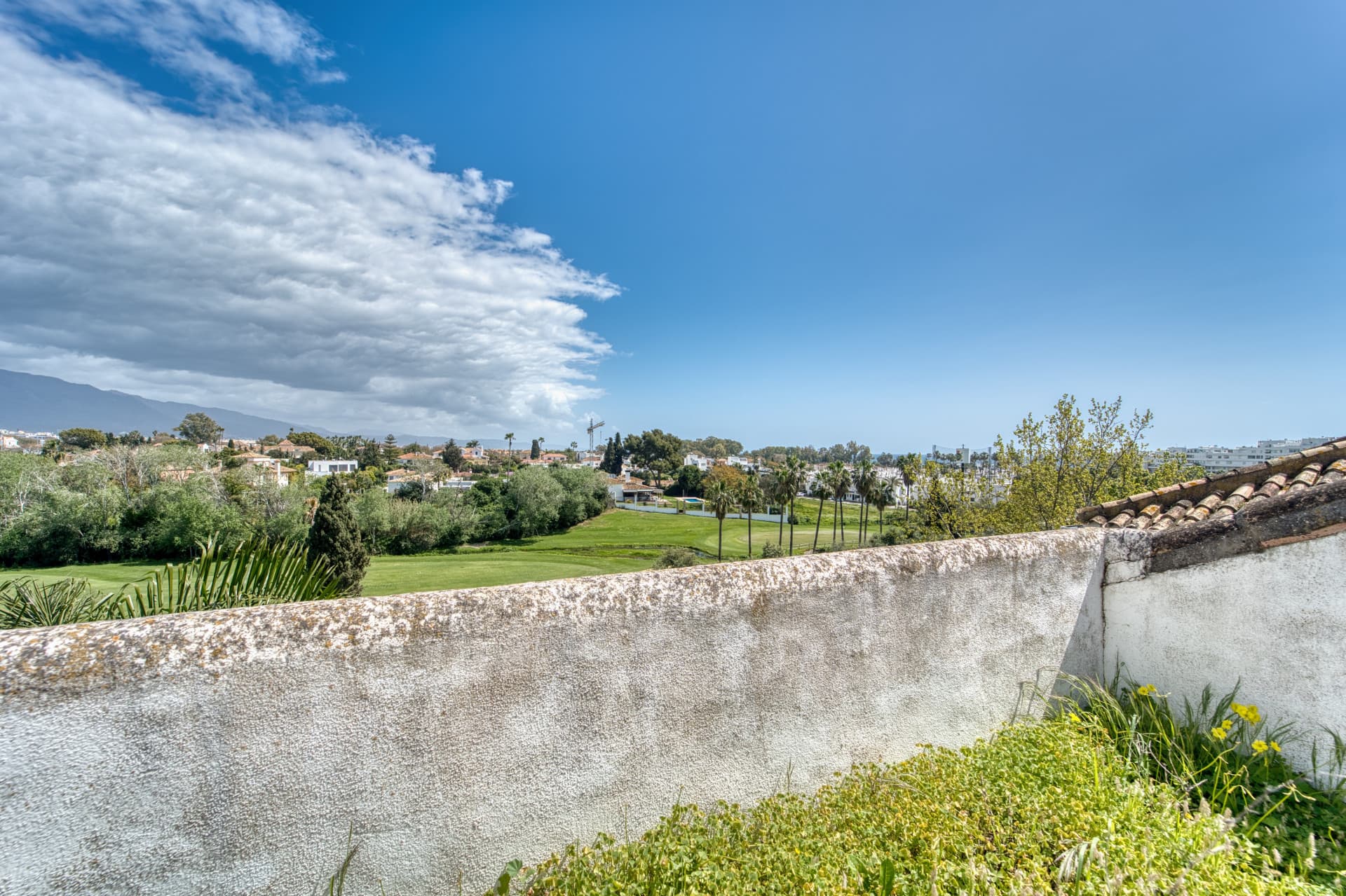 DUPLEX PENTHOUSE IN GUADALMINA BAJA – 290 SQM | 5 ENSUITES | 3 PARKING | RARE OPPORTUNITY