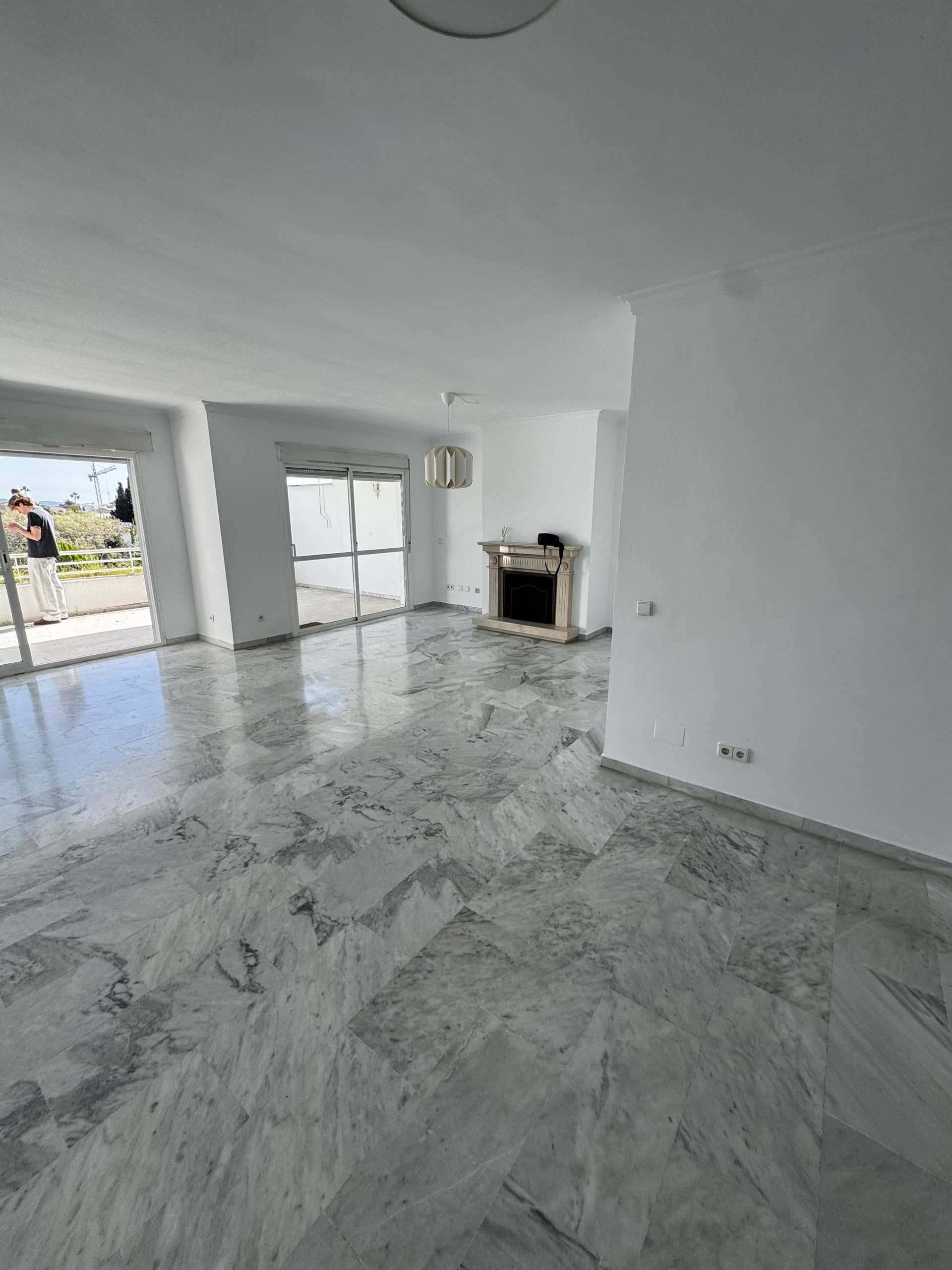DUPLEX PENTHOUSE IN GUADALMINA BAJA – 290 SQM | 5 ENSUITES | 3 PARKING | RARE OPPORTUNITY