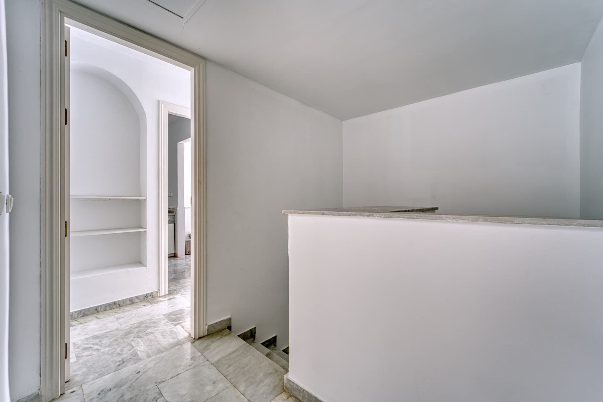 DUPLEX PENTHOUSE IN GUADALMINA BAJA – 290 SQM | 5 ENSUITES | 3 PARKING | RARE OPPORTUNITY