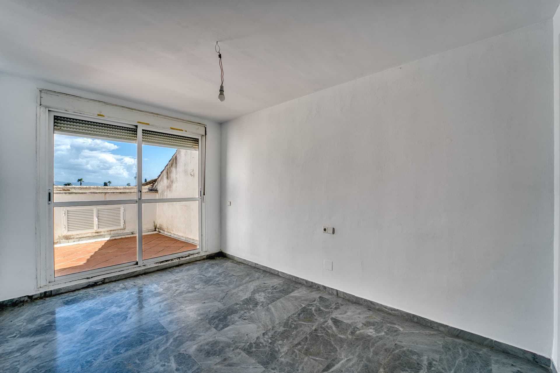 DUPLEX PENTHOUSE IN GUADALMINA BAJA – 290 SQM | 5 ENSUITES | 3 PARKING | RARE OPPORTUNITY