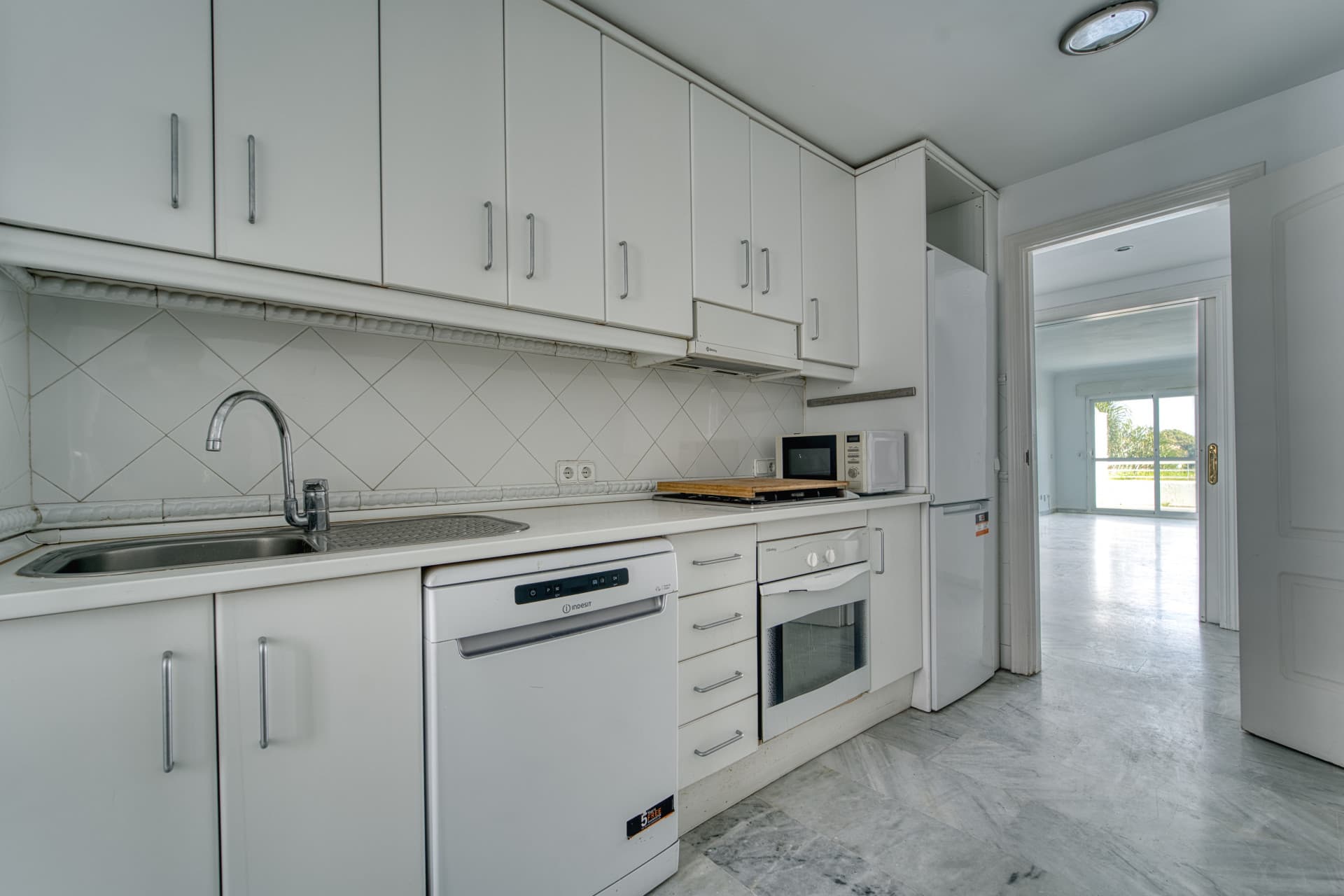 DUPLEX PENTHOUSE IN GUADALMINA BAJA – 290 SQM | 5 ENSUITES | 3 PARKING | RARE OPPORTUNITY