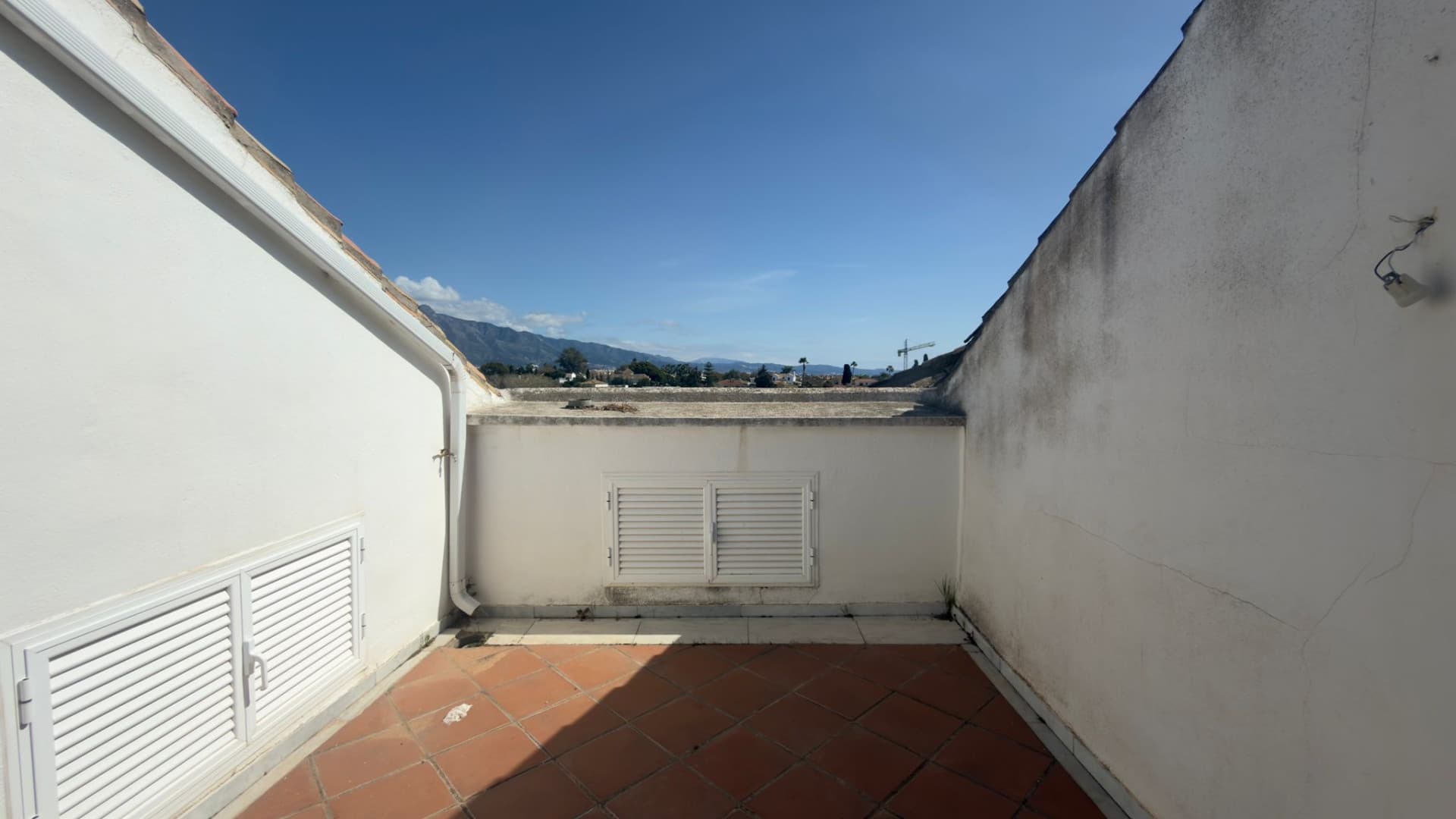 DUPLEX PENTHOUSE IN GUADALMINA BAJA – 290 SQM | 5 ENSUITES | 3 PARKING | RARE OPPORTUNITY