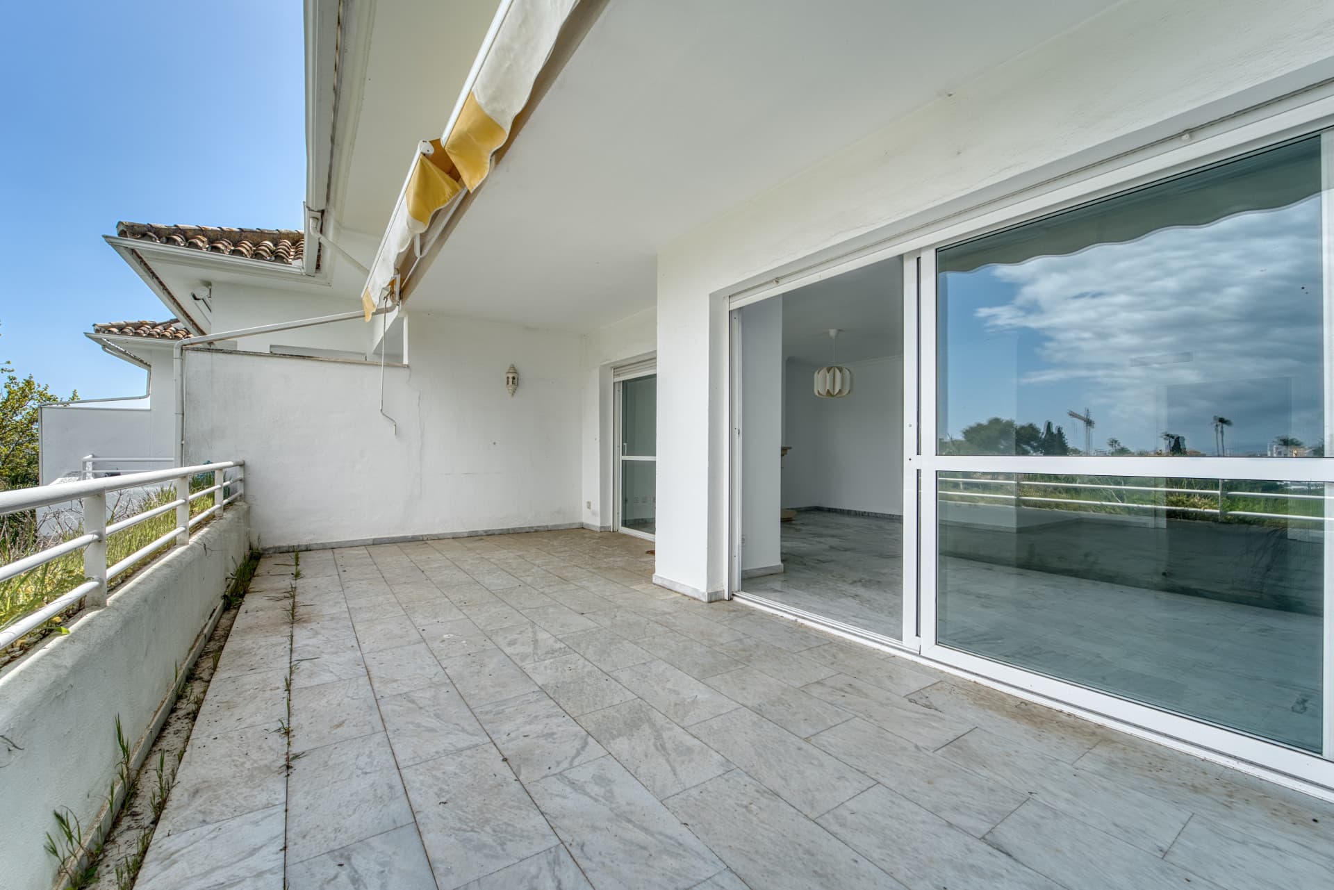 DUPLEX PENTHOUSE IN GUADALMINA BAJA – 290 SQM | 5 ENSUITES | 3 PARKING | RARE OPPORTUNITY