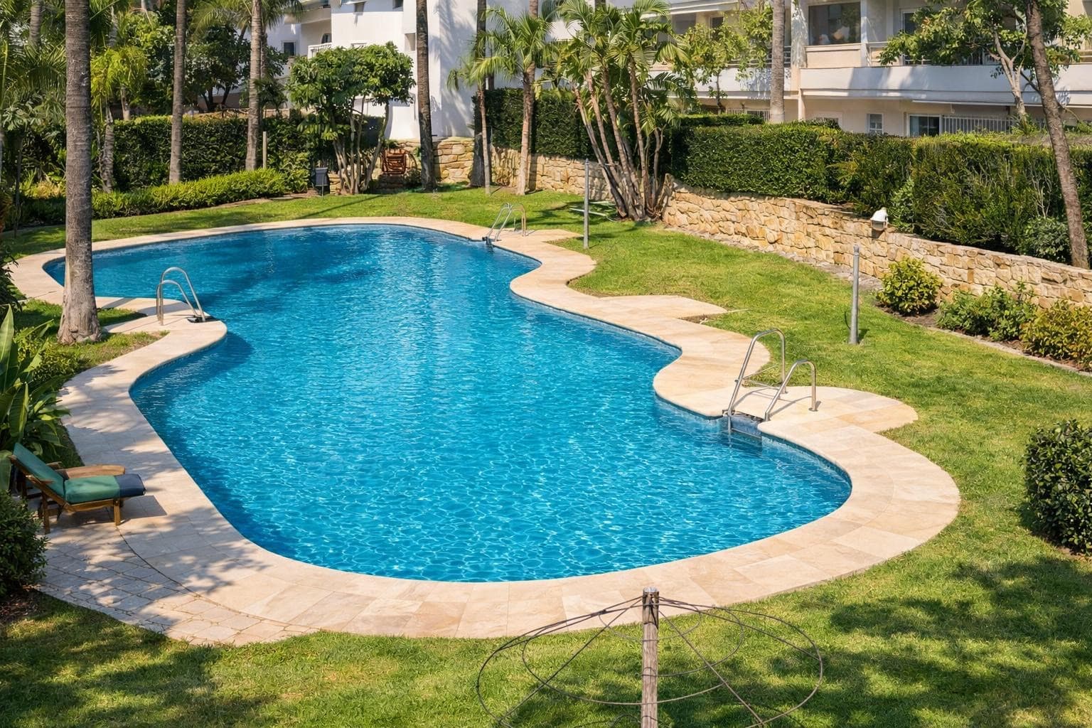 DUPLEX PENTHOUSE IN GUADALMINA BAJA – 290 SQM | 5 ENSUITES | 3 PARKING | RARE OPPORTUNITY