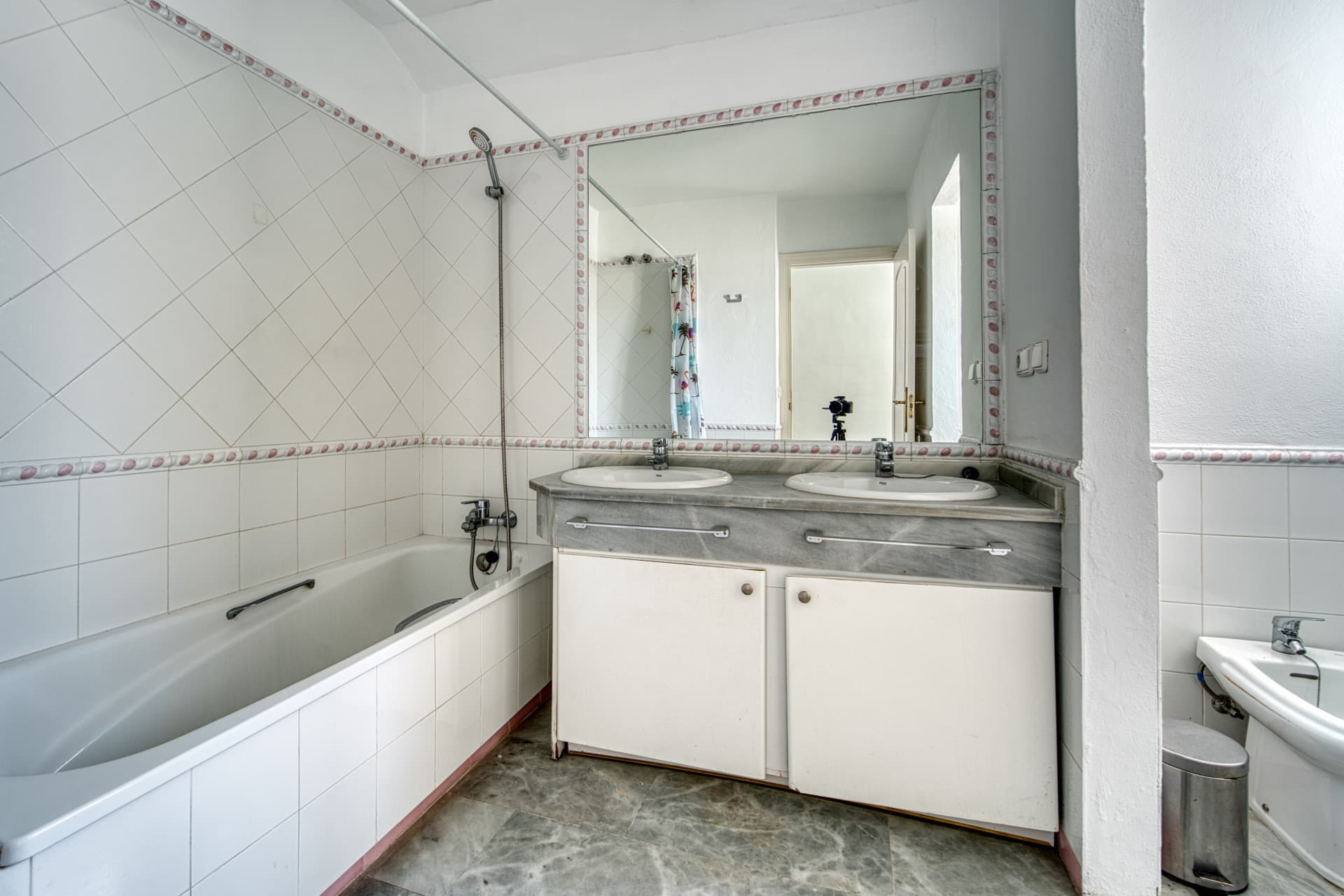 DUPLEX PENTHOUSE IN GUADALMINA BAJA – 290 SQM | 5 ENSUITES | 3 PARKING | RARE OPPORTUNITY
