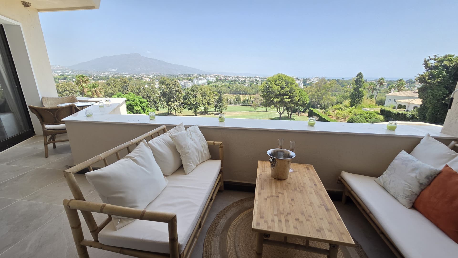 Frontline golf apartment with panoramic views