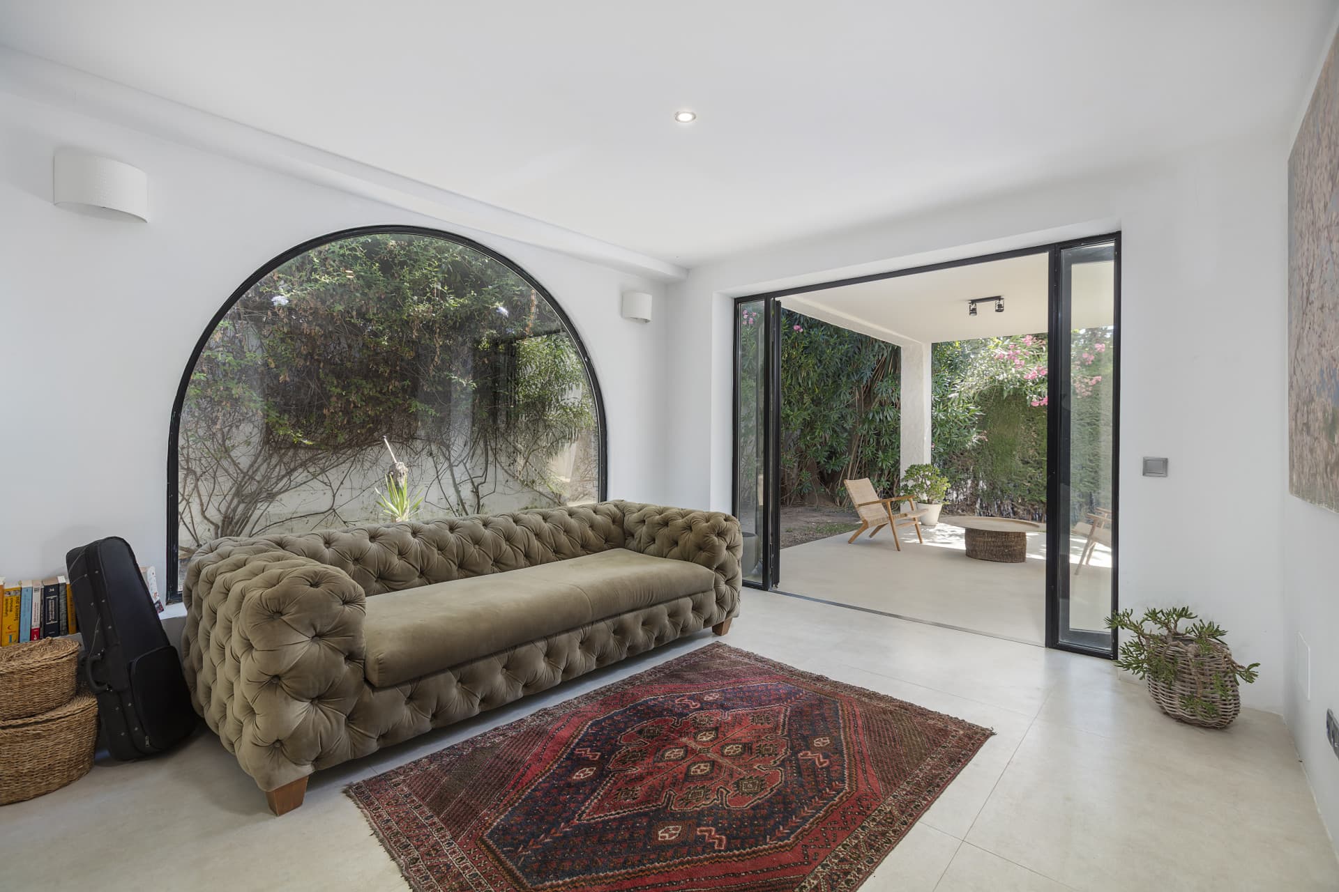 Modern Andalusian family villa in excellent location