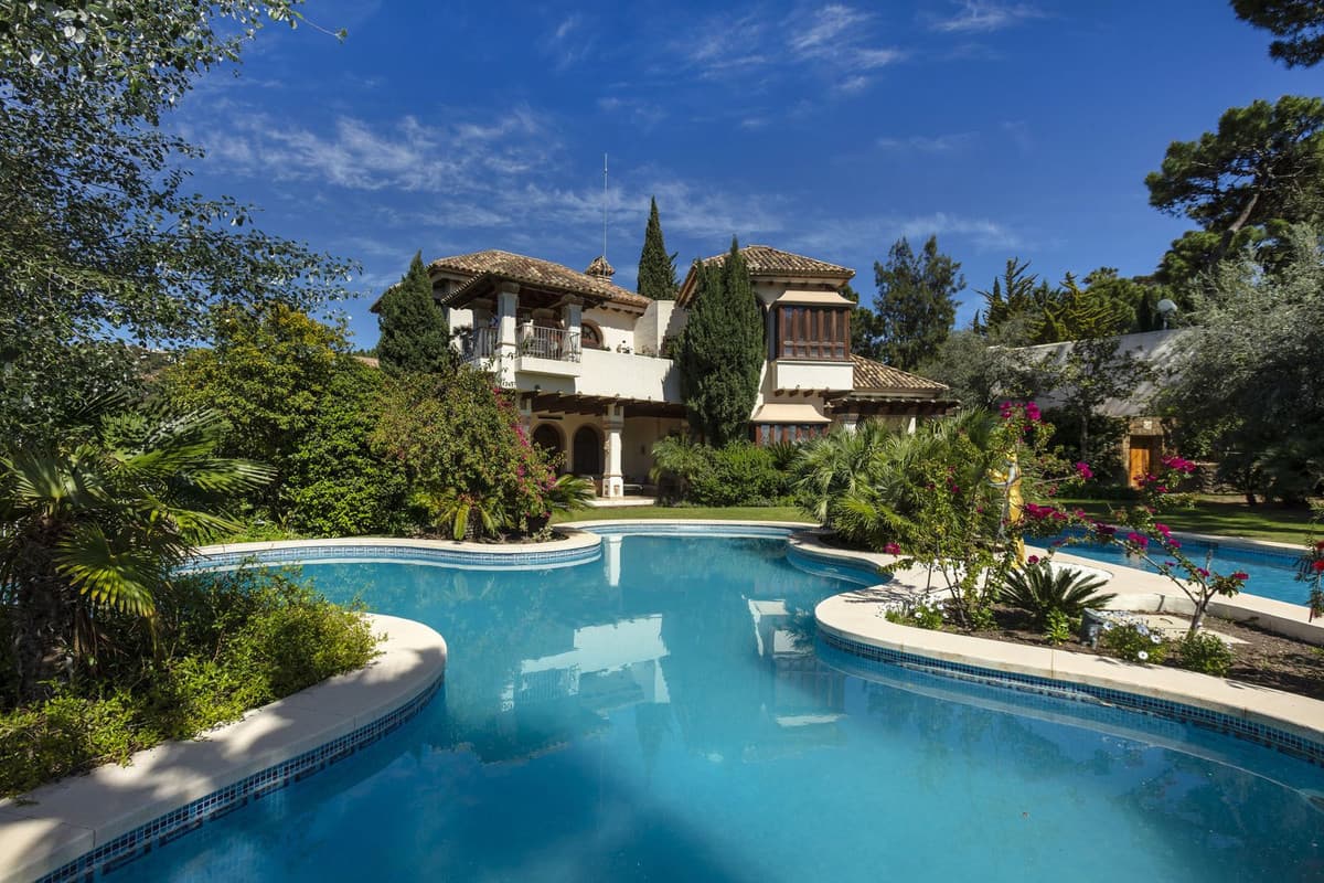 Traditionally Spanish and elegant villa with lots of special features
