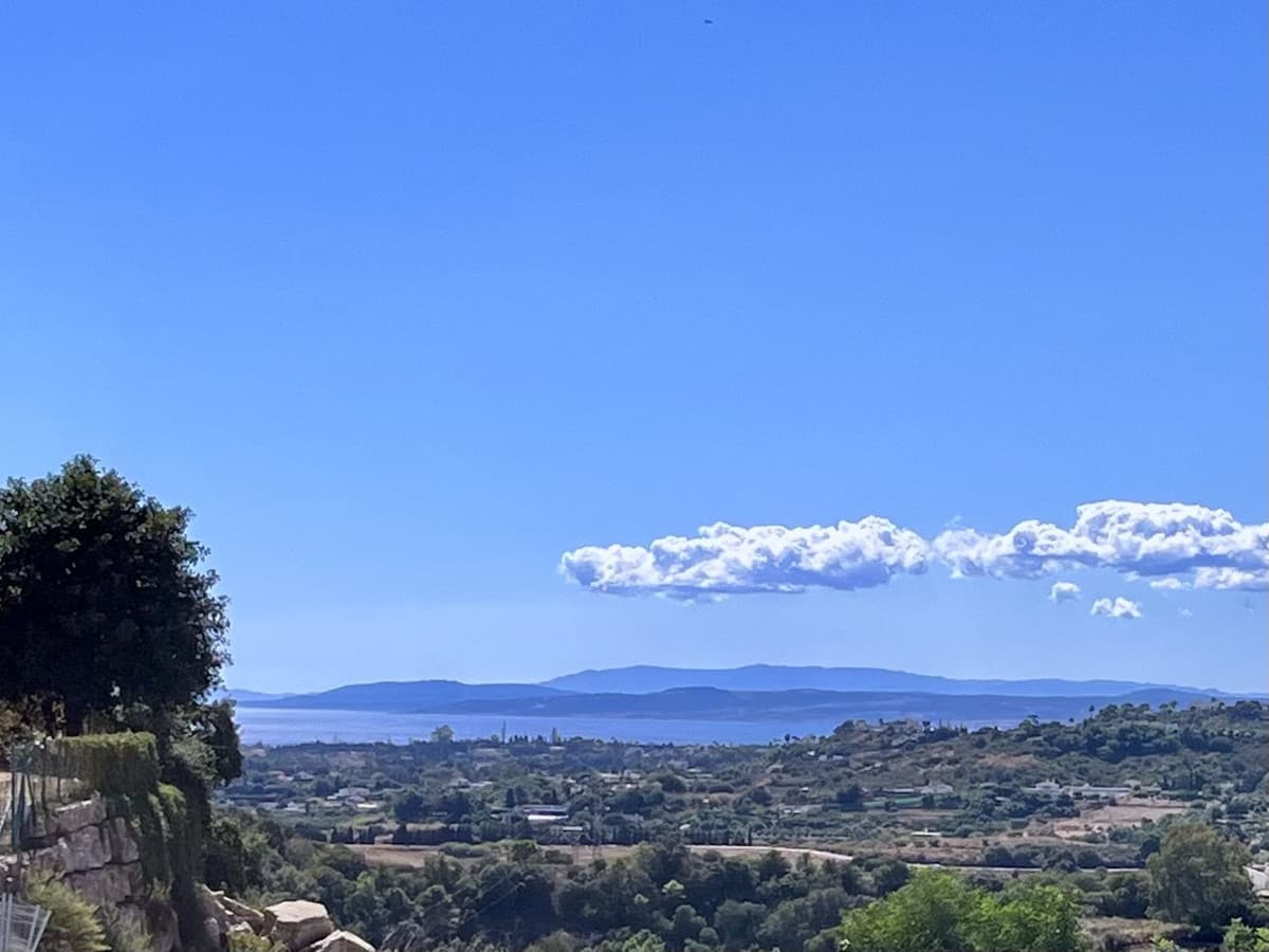 LARGE PLOT FOR LUXURY VILLA Plot: 2,537m² Buildable: 475m² plus basement and porches Large elevated plot with unobstruct