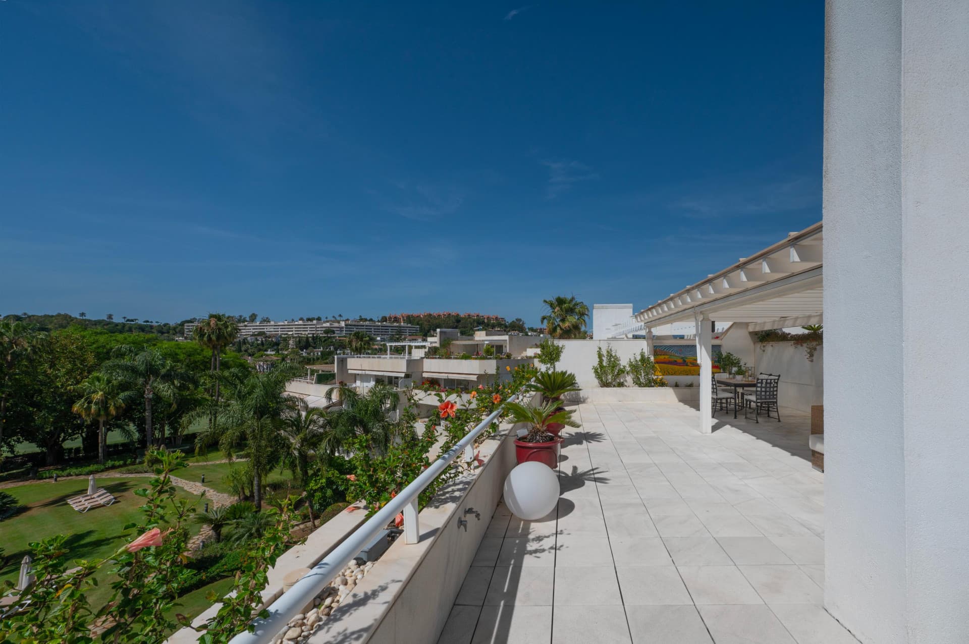 Duplex Penthouse Los Granados Golf, Nueva Andalucía