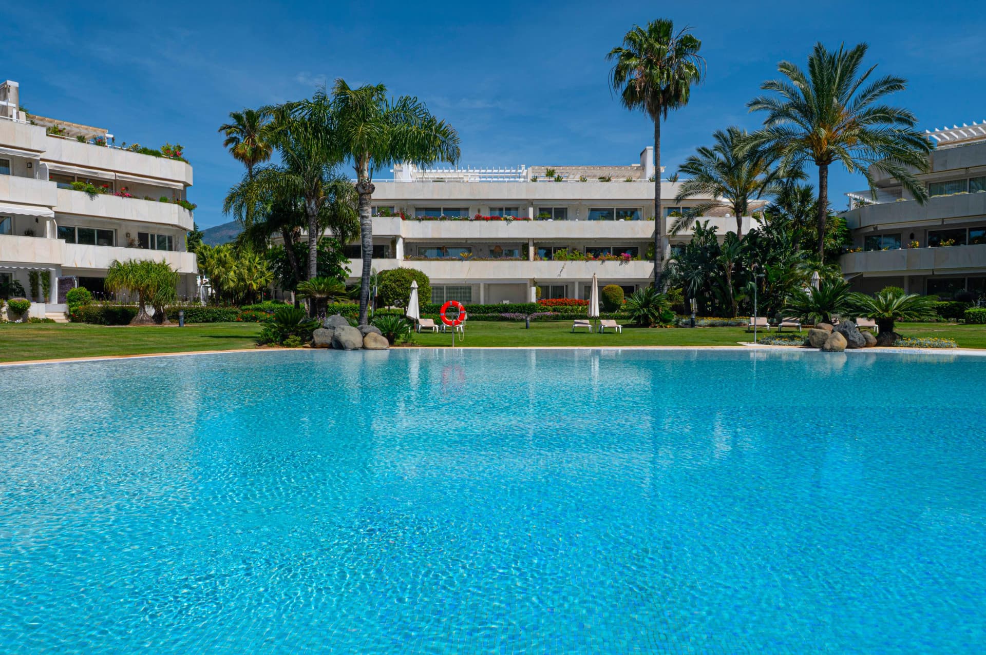 Duplex Penthouse Los Granados Golf, Nueva Andalucía