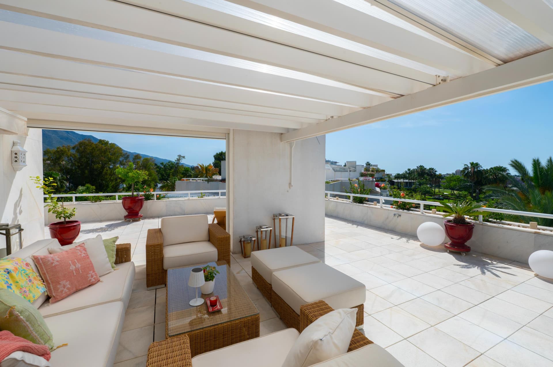 Duplex Penthouse Los Granados Golf, Nueva Andalucía