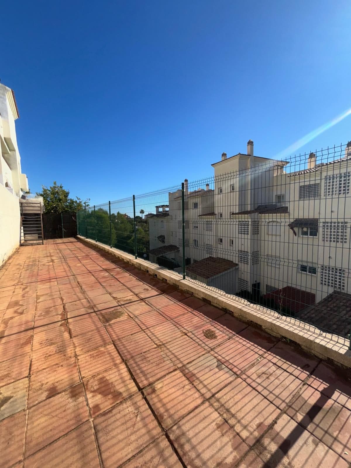 Spektakulär 2 sovrum med 100m2 Terrace och fantastisk utsikt över bergen