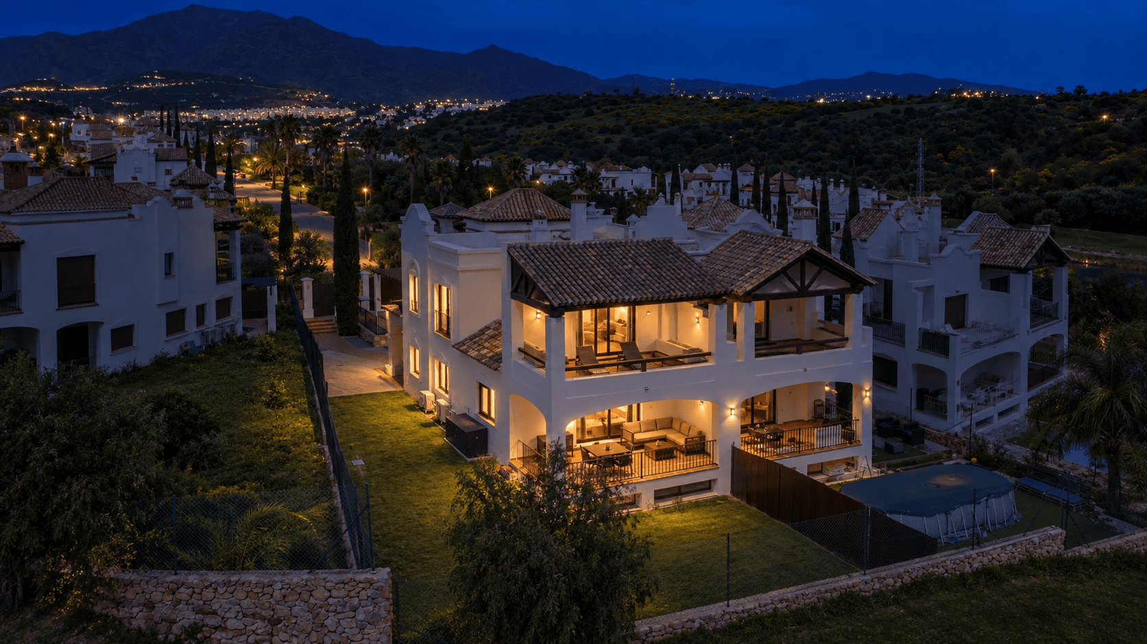 Elegant 4-Bedroom Semi Detached with Tourist licence Villa in Azata Golf, Estepona | Lake & Panoramic Views