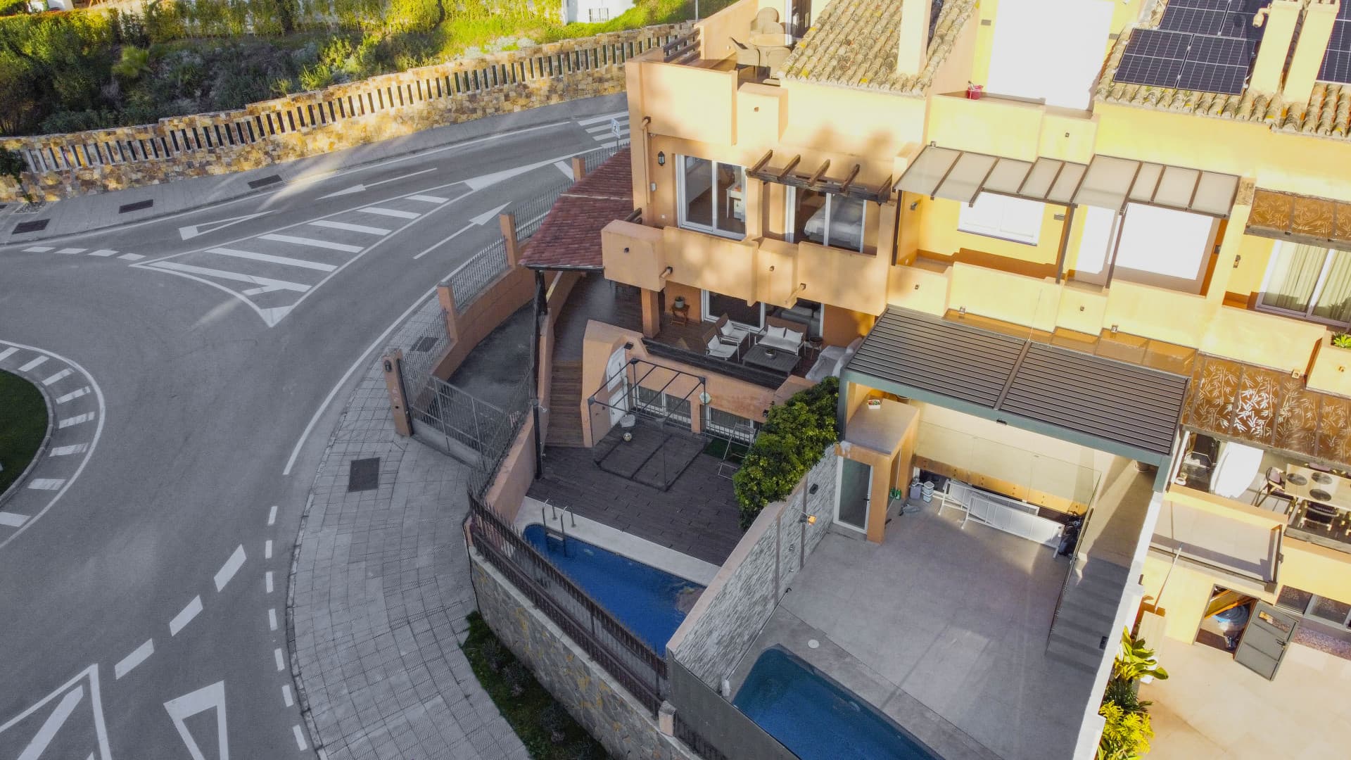 Elegant Four-Bedroom Townhouse with Private Pool in Lomas de Puente Romano