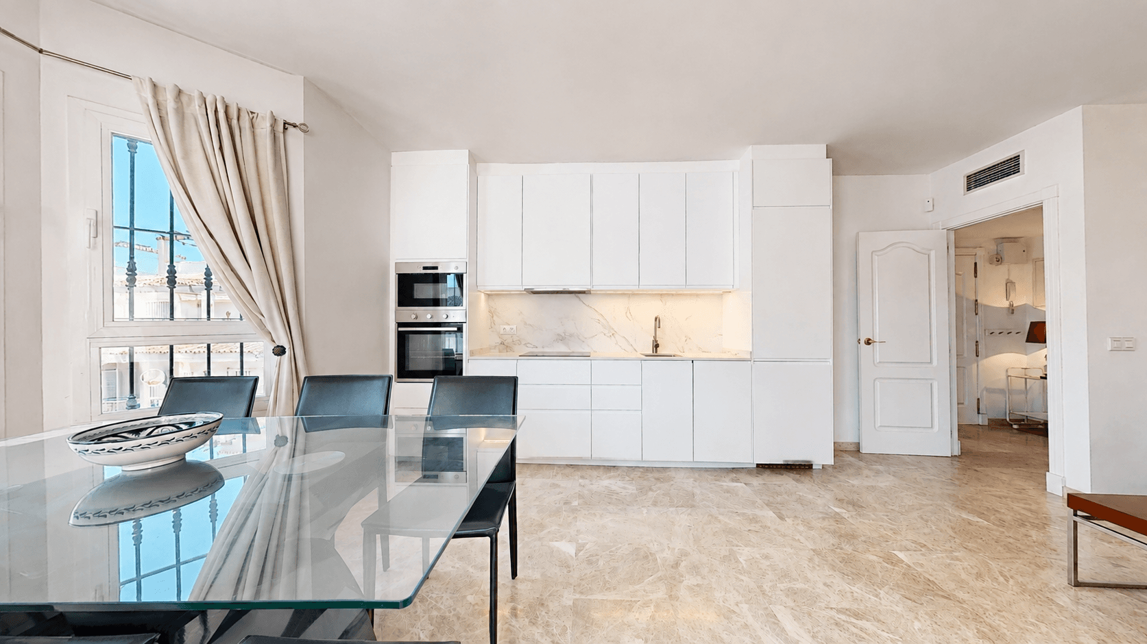 Duplex Penthouse with Tourist Licence in Los Naranjos de Marbella, Nueva Andalucía