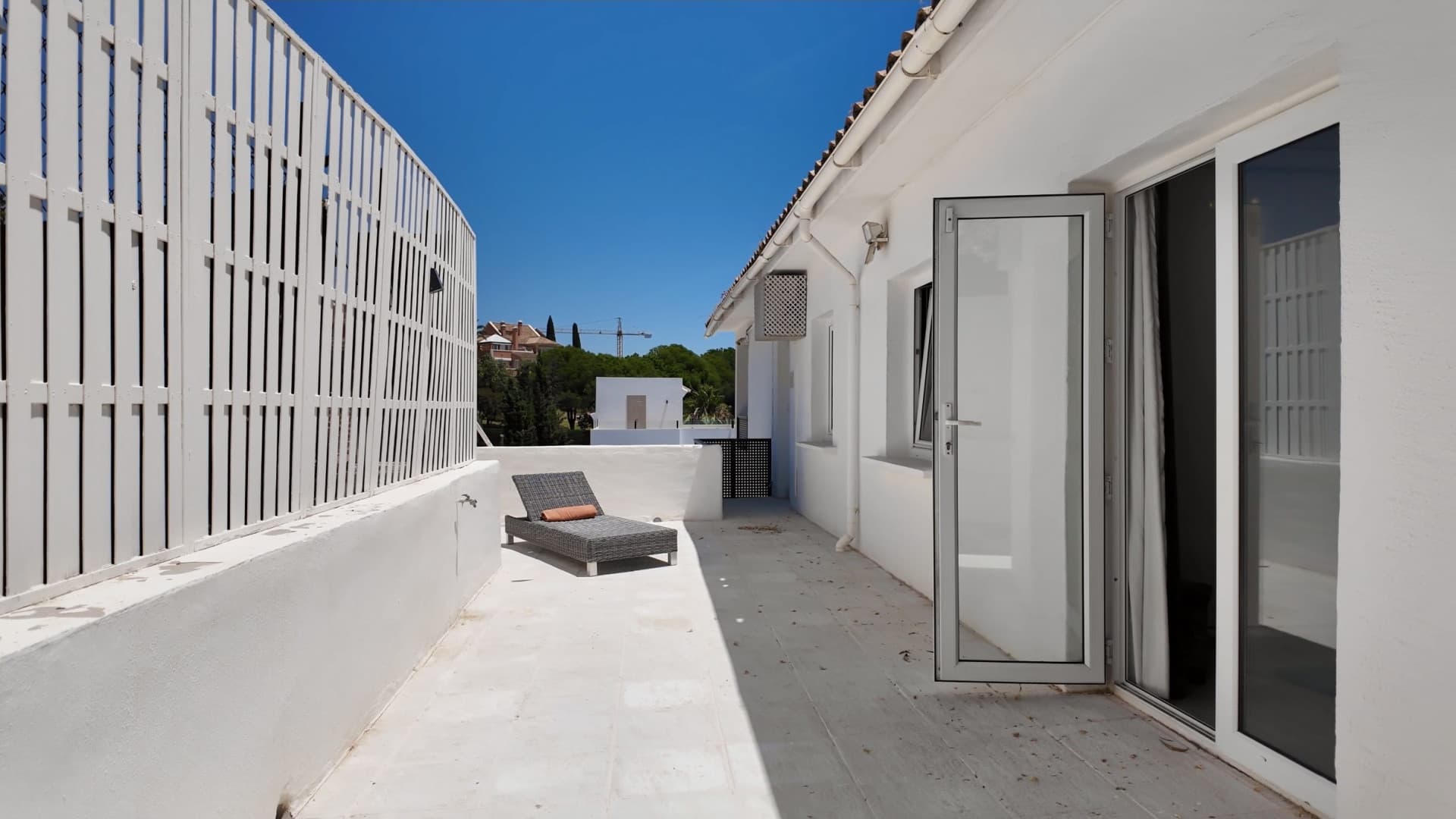 Elegant Four-Bedroom Villa with Mountain Views in Nueva Andalucía, Marbella