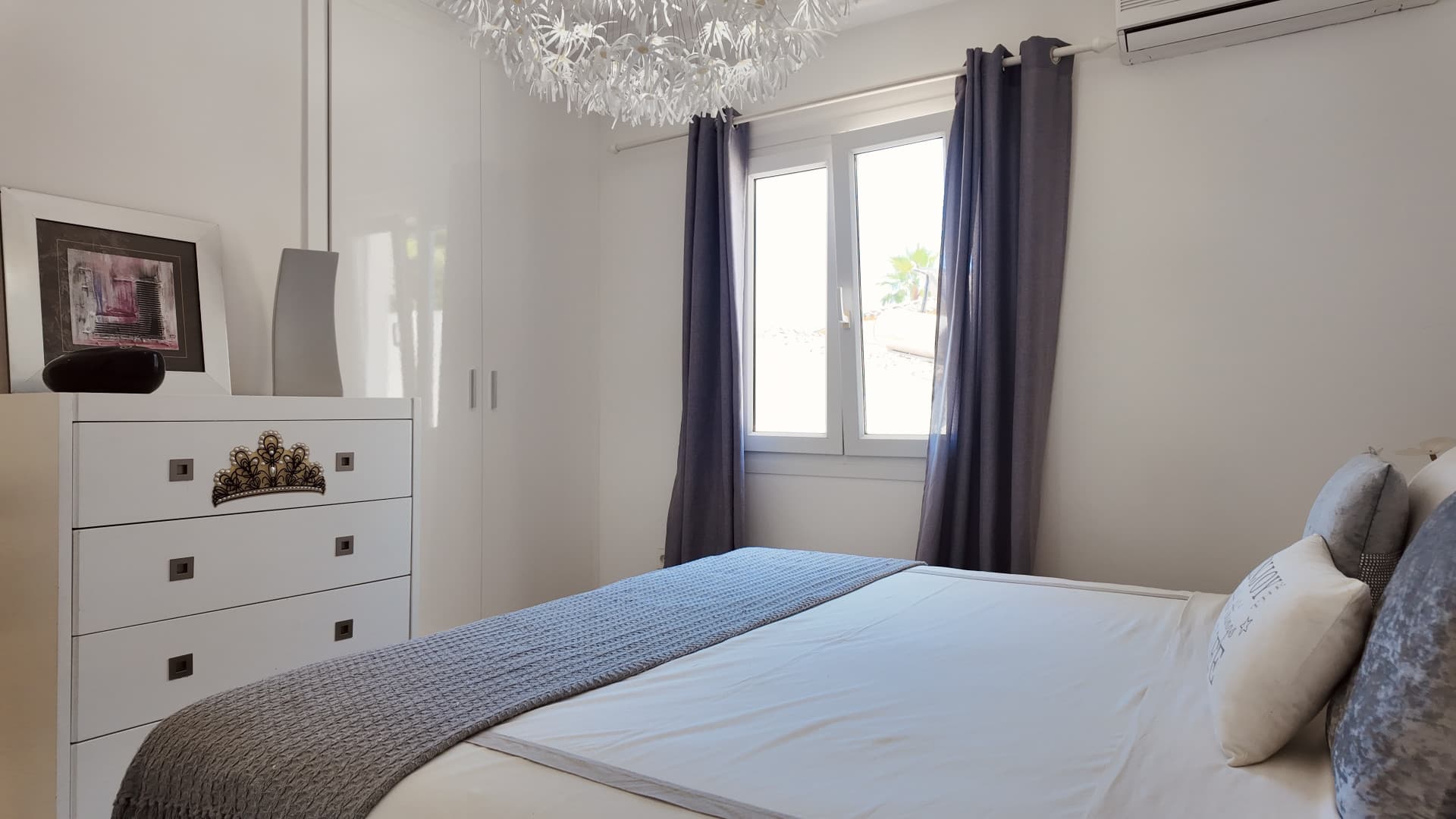 Elegant Four-Bedroom Villa with Mountain Views in Nueva Andalucía, Marbella
