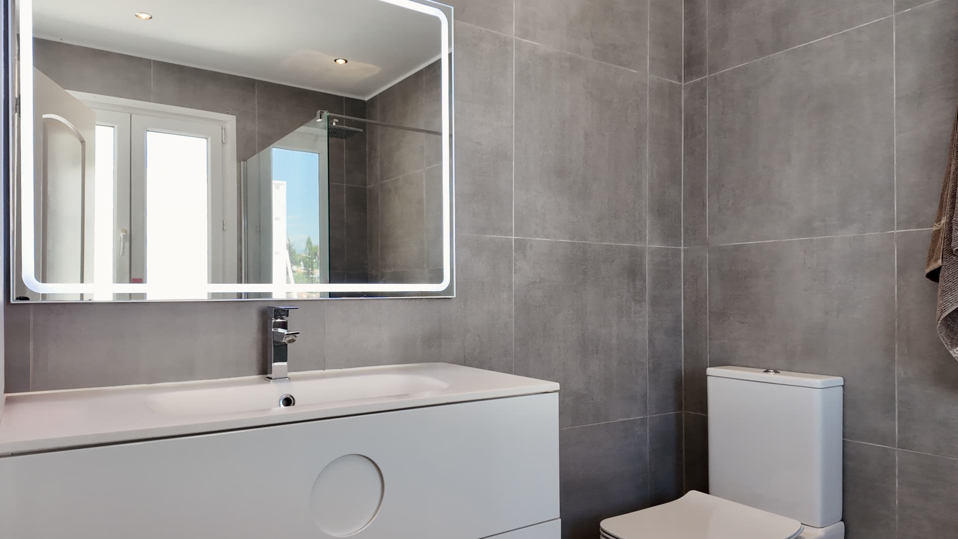 Elegant Four-Bedroom Villa with Mountain Views in Nueva Andalucía, Marbella