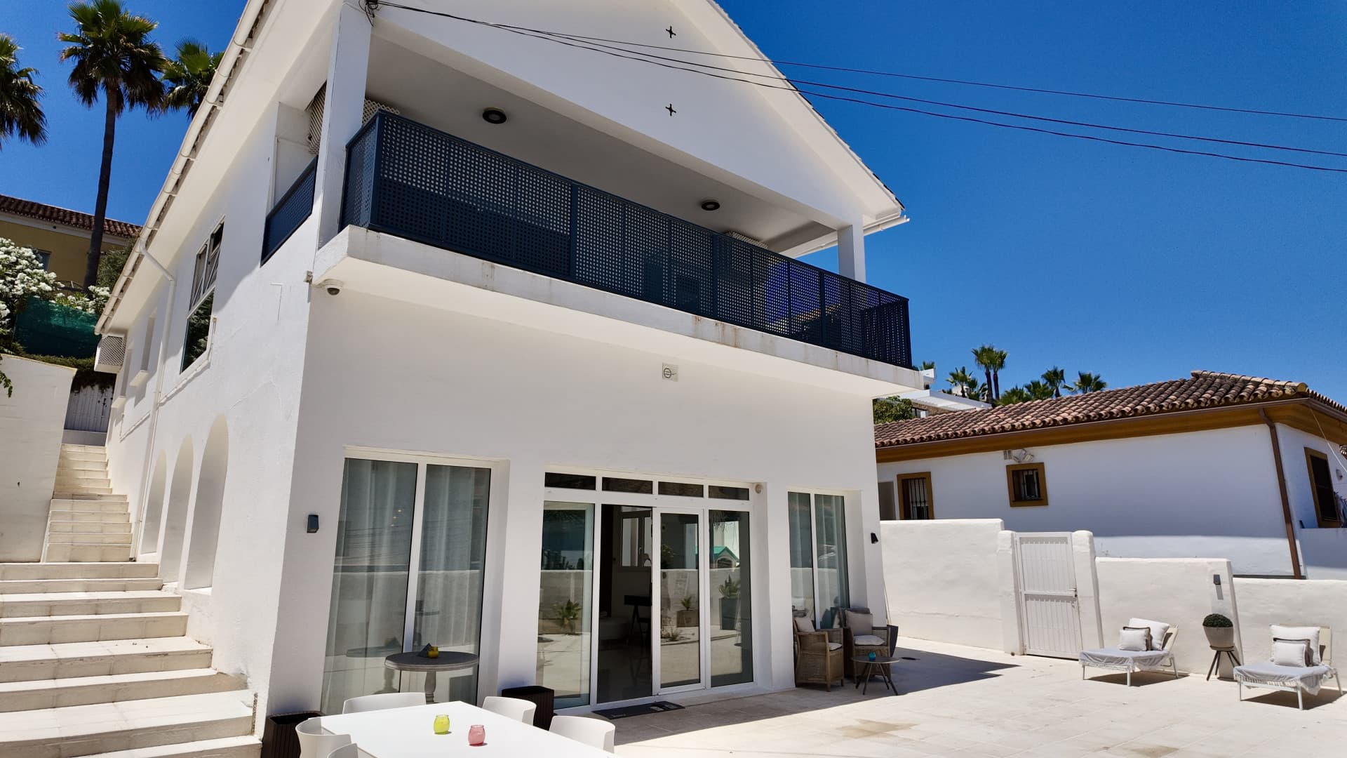 Elegant Four-Bedroom Villa with Mountain Views in Nueva Andalucía, Marbella