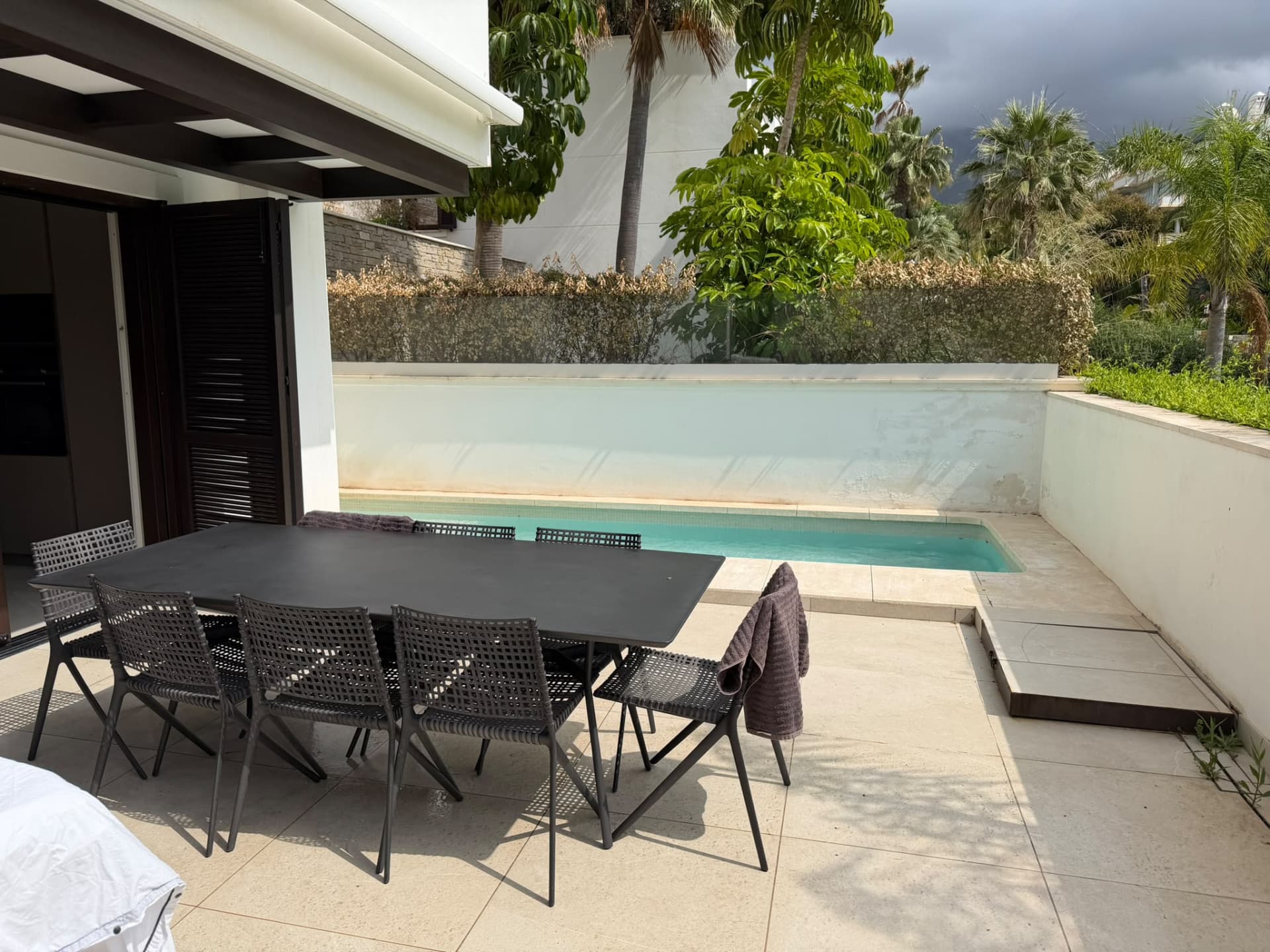 Modern 3 Bedroom Apartment For Long Term Rent Just minutes Away From Puente Romano