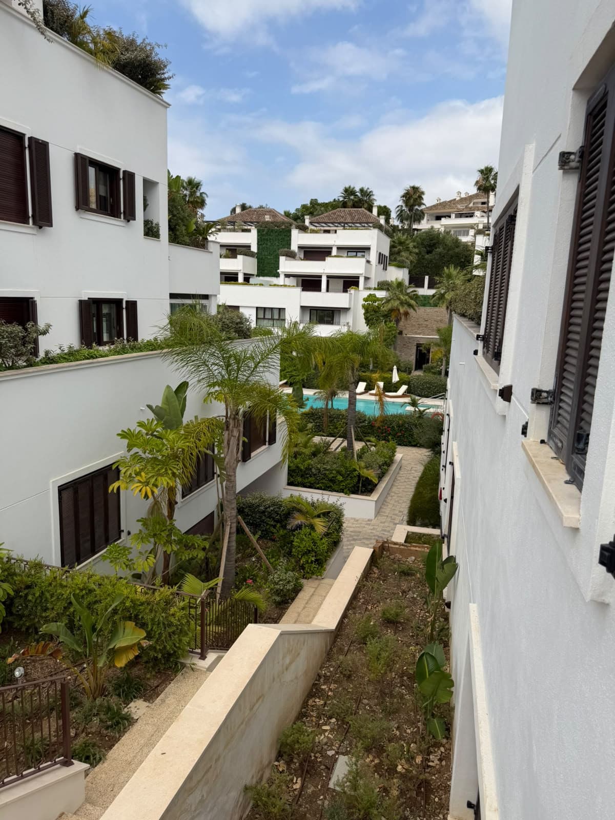 Modern 3 Bedroom Apartment For Long Term Rent Just minutes Away From Puente Romano