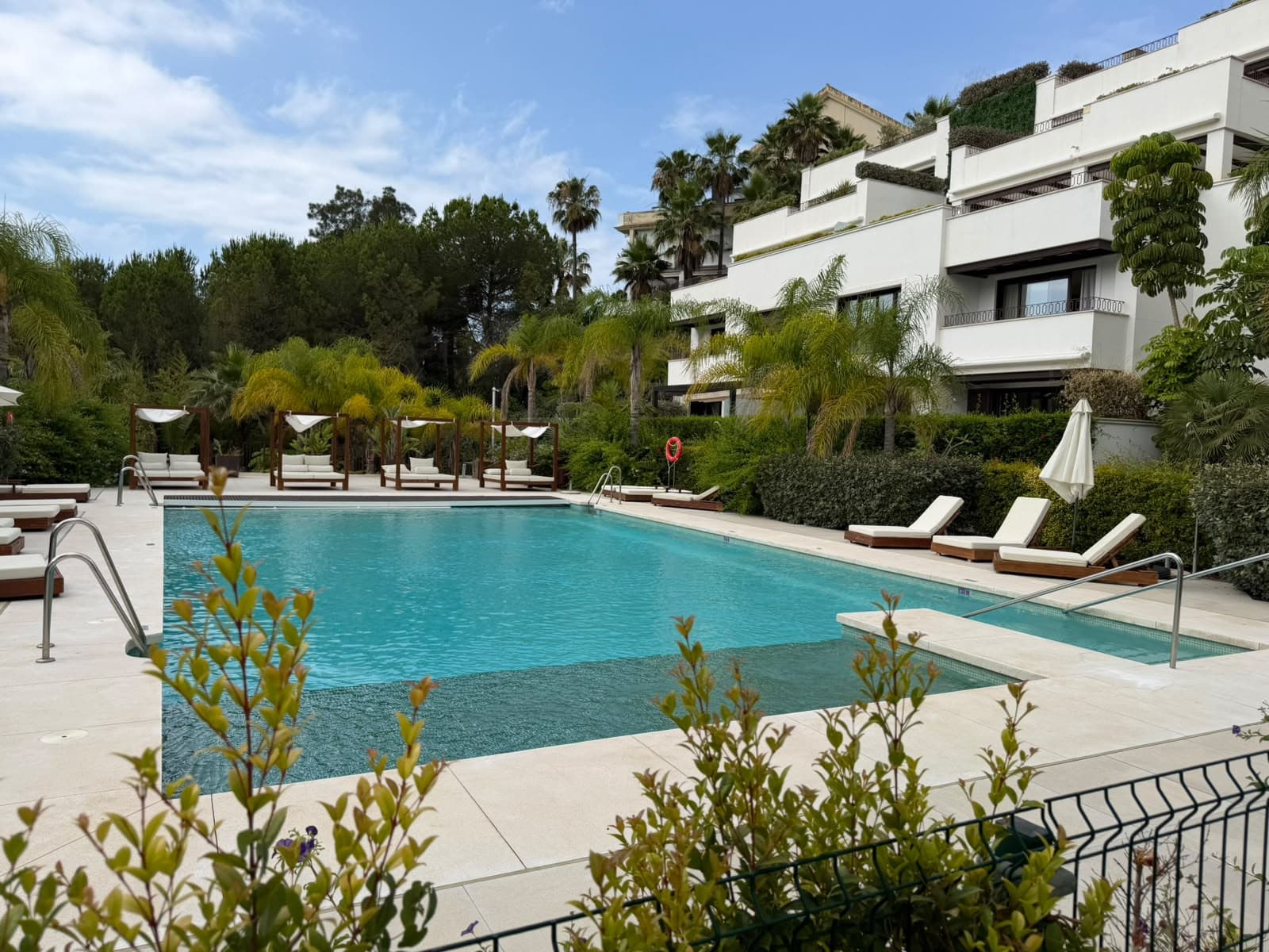 Modern 3 Bedroom Apartment For Long Term Rent Just minutes Away From Puente Romano