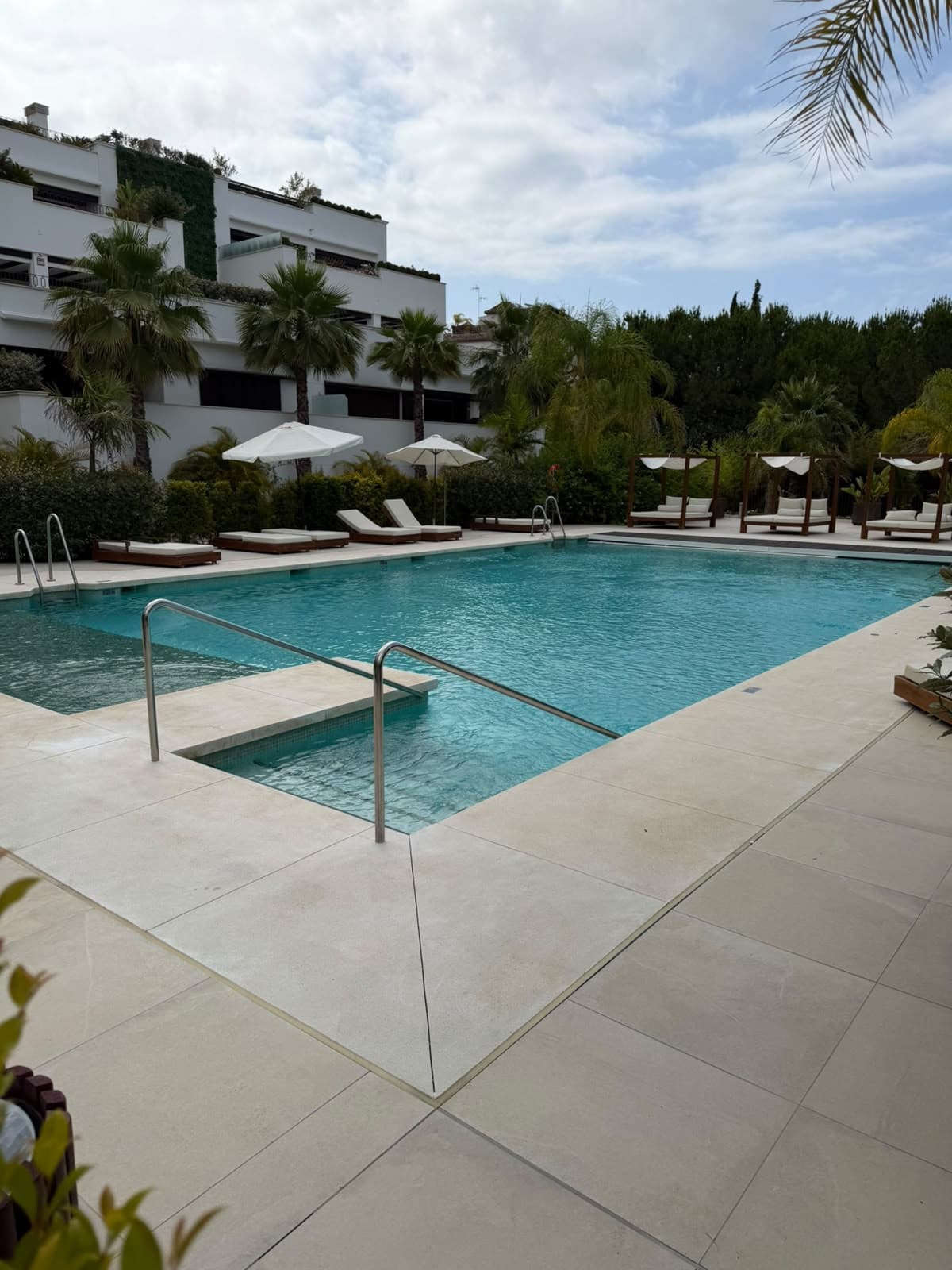 Modern 3 Bedroom Apartment For Long Term Rent Just minutes Away From Puente Romano