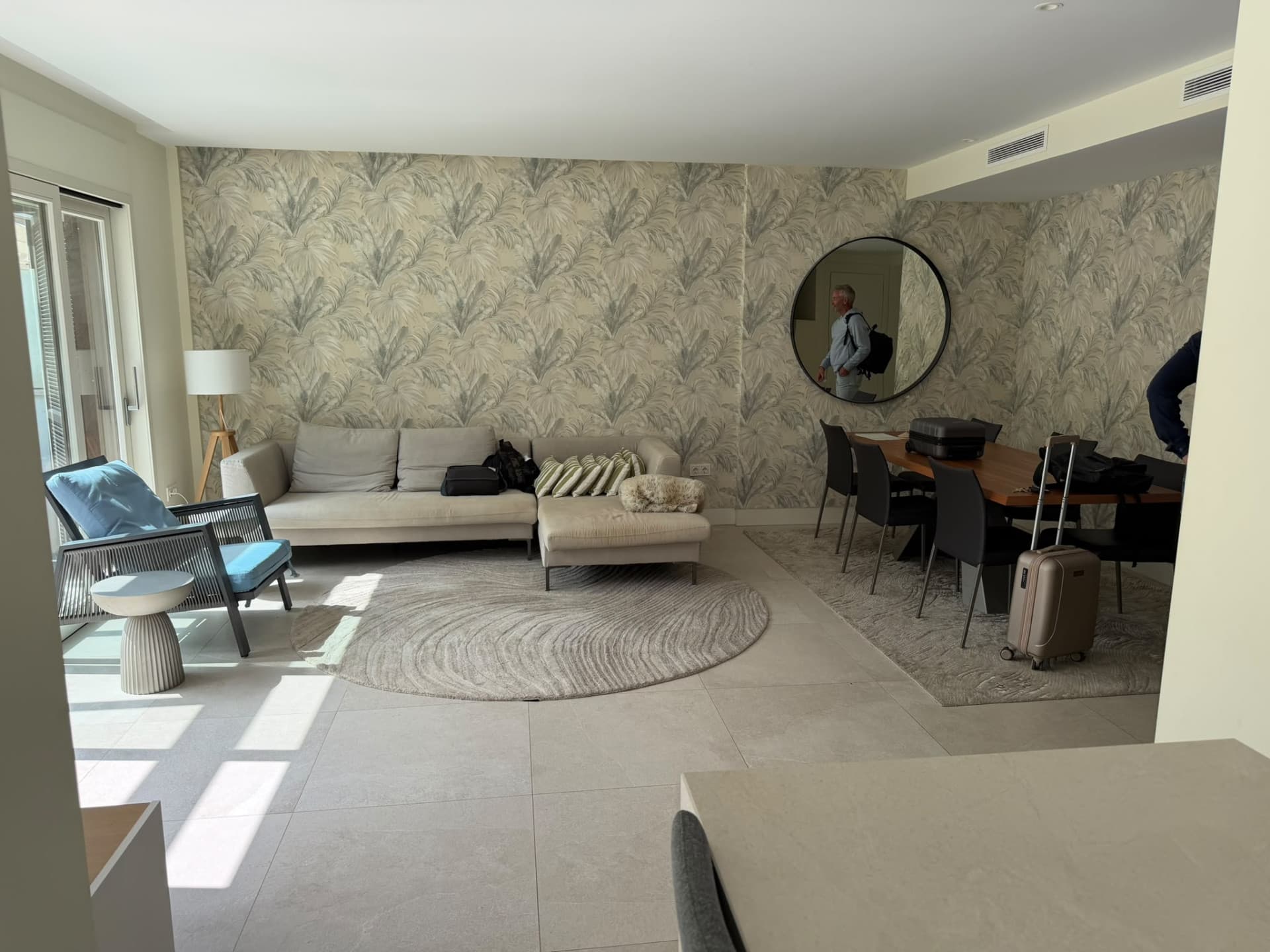 Modern 3 Bedroom Apartment For Long Term Rent Just minutes Away From Puente Romano