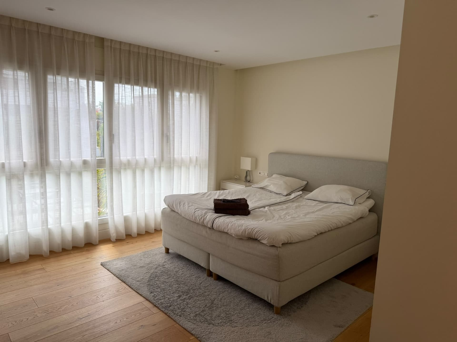Modern 3 Bedroom Apartment For Long Term Rent Just minutes Away From Puente Romano