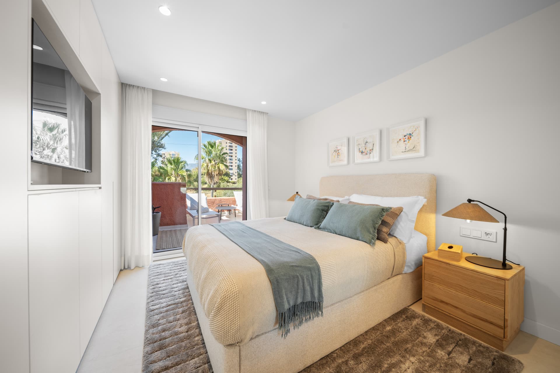 Turnkey Luxury 3-Bedroom Town House in El Palmeral, Nueva Andalucia