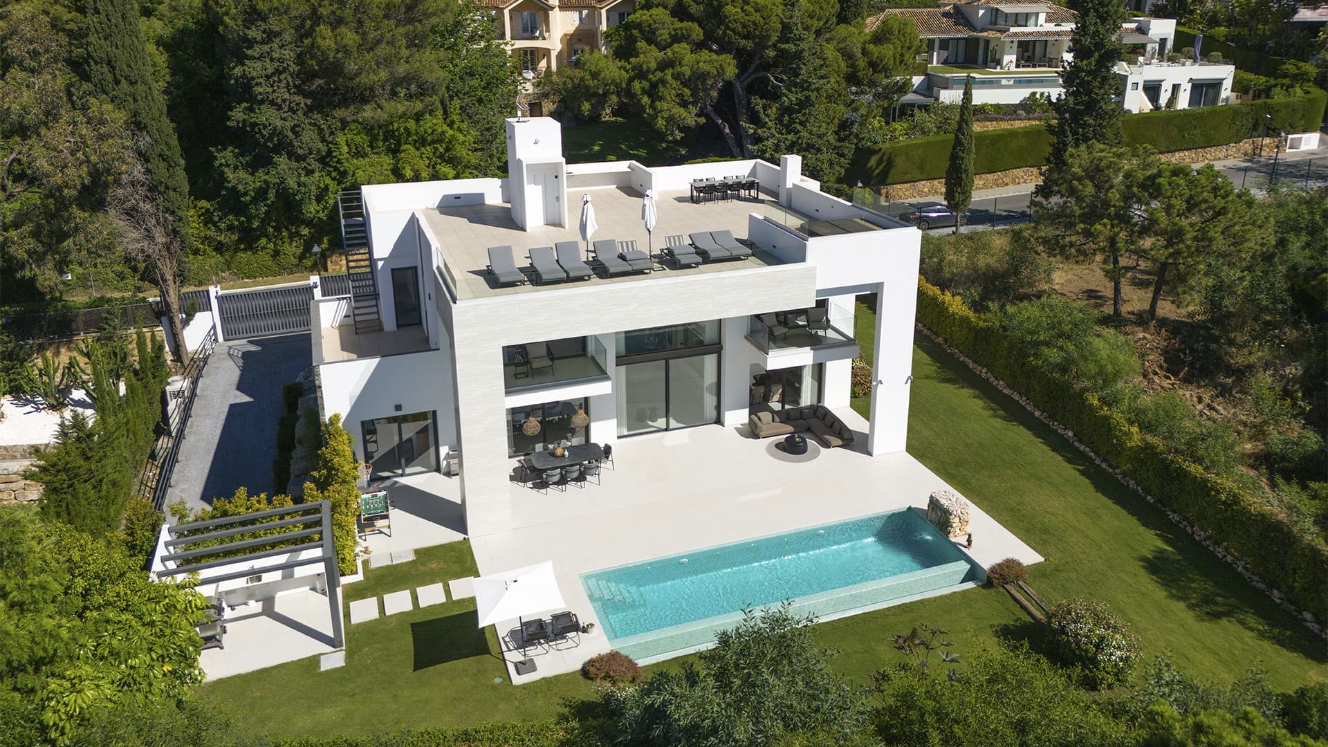 Sleek Villa contemporánea con vistas panorámicas en Cascada de Camojan