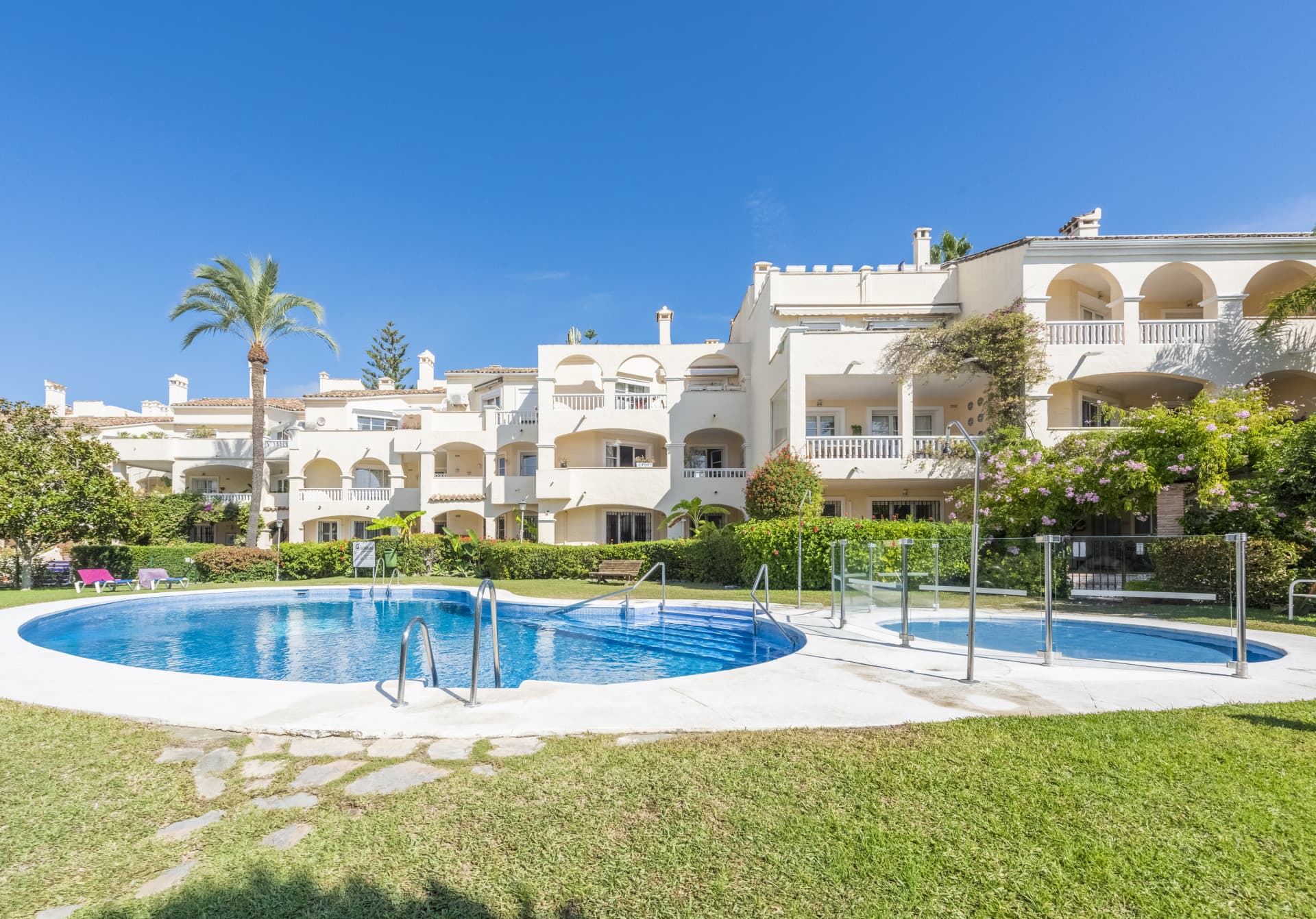 Great Opportunity – Renovated 2-Bedroom Apartment in El Paraíso, Estepona