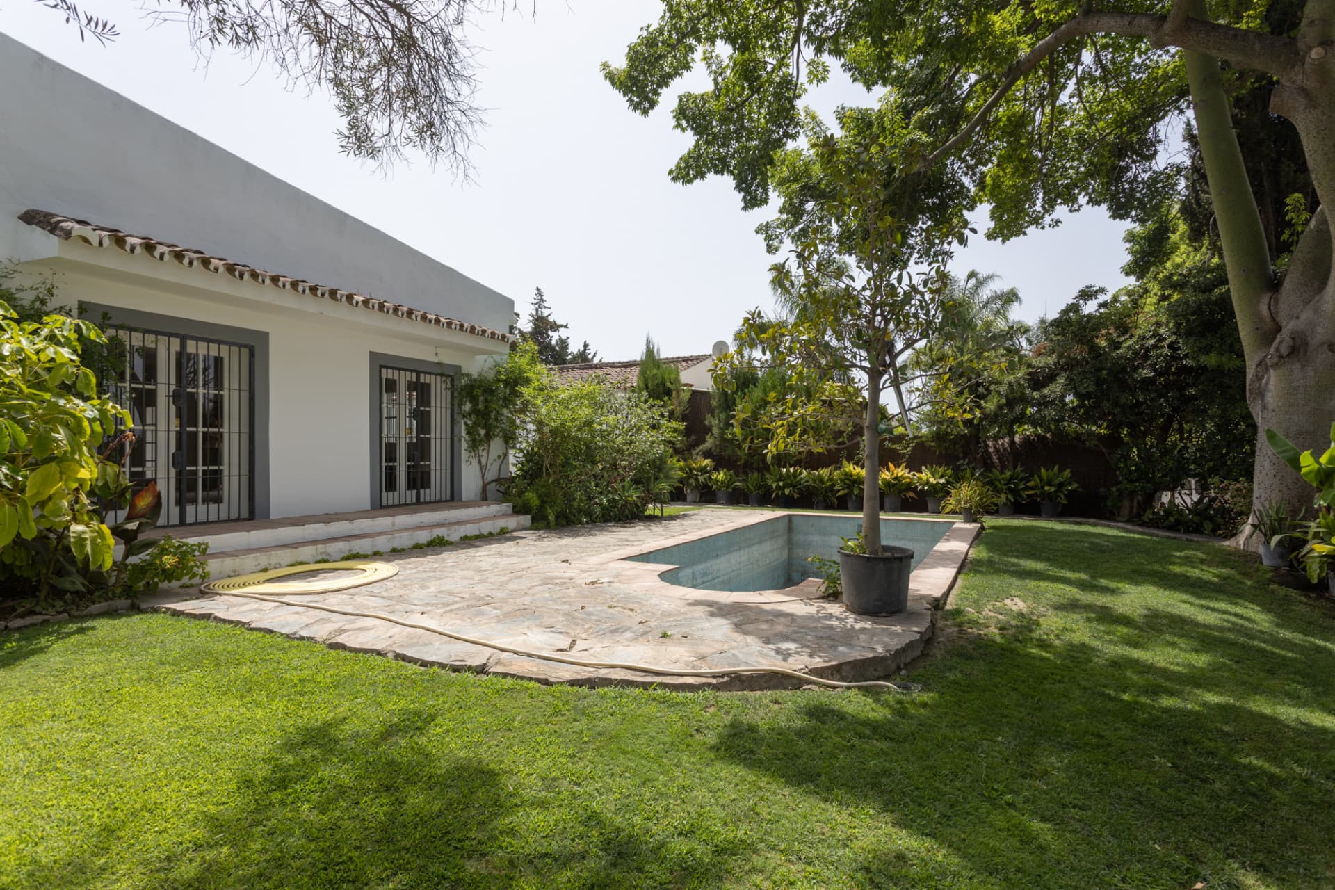 Charming villa with swimming pool and total privacy near San Pedro
