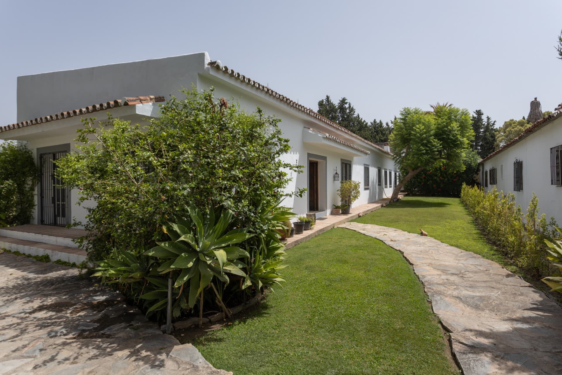 Charming villa with swimming pool and total privacy near San Pedro
