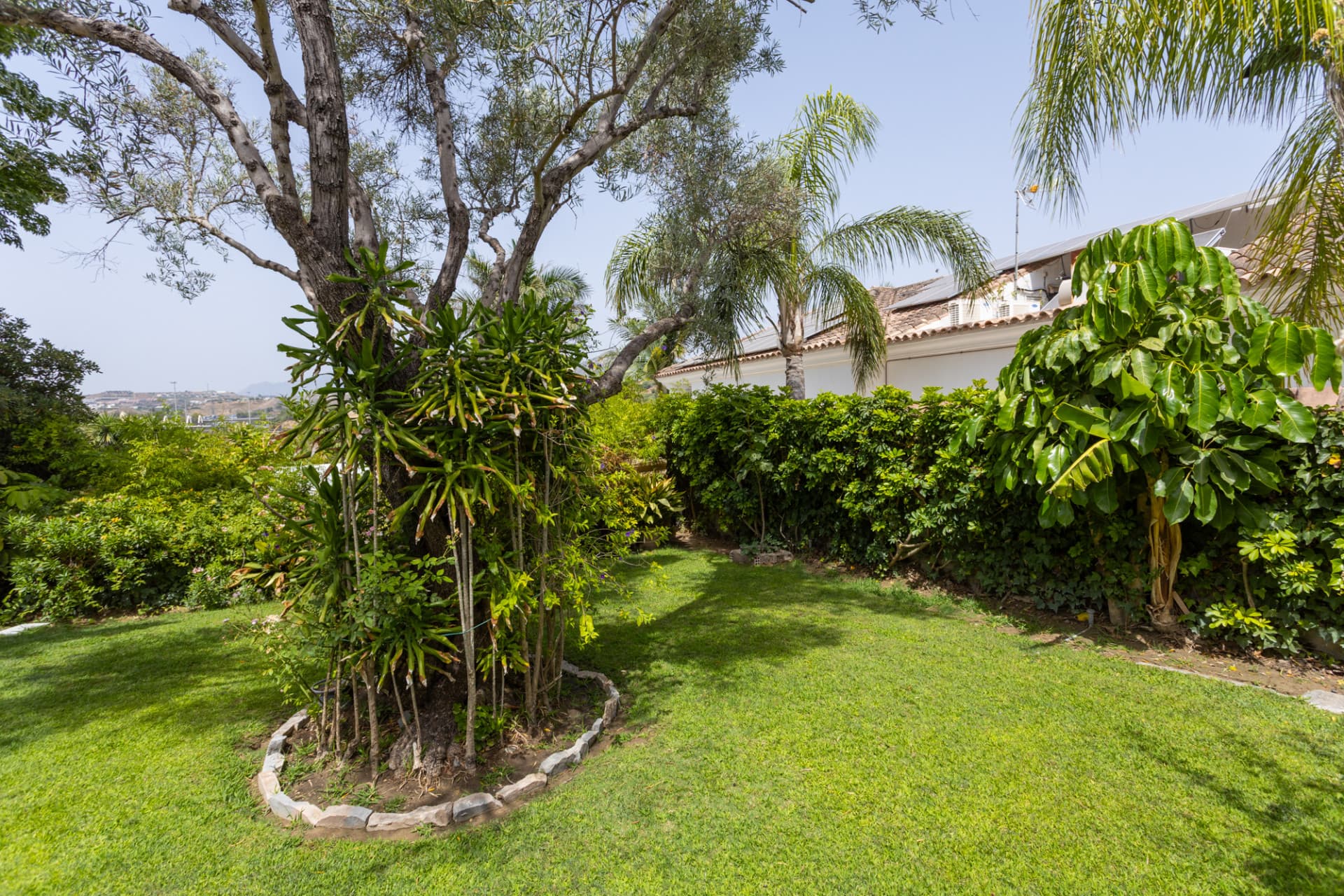Charming villa with swimming pool and total privacy near San Pedro
