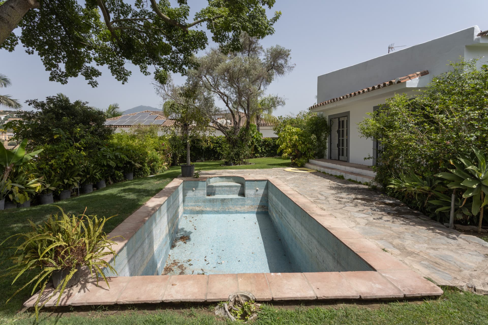 Charming villa with swimming pool and total privacy near San Pedro