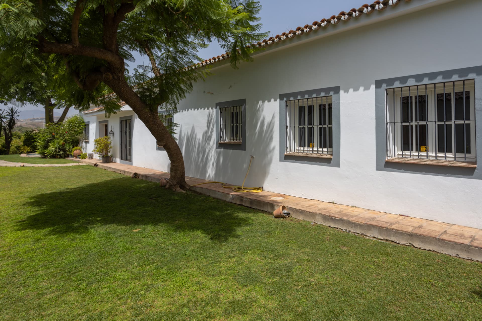 Charming villa with swimming pool and total privacy near San Pedro