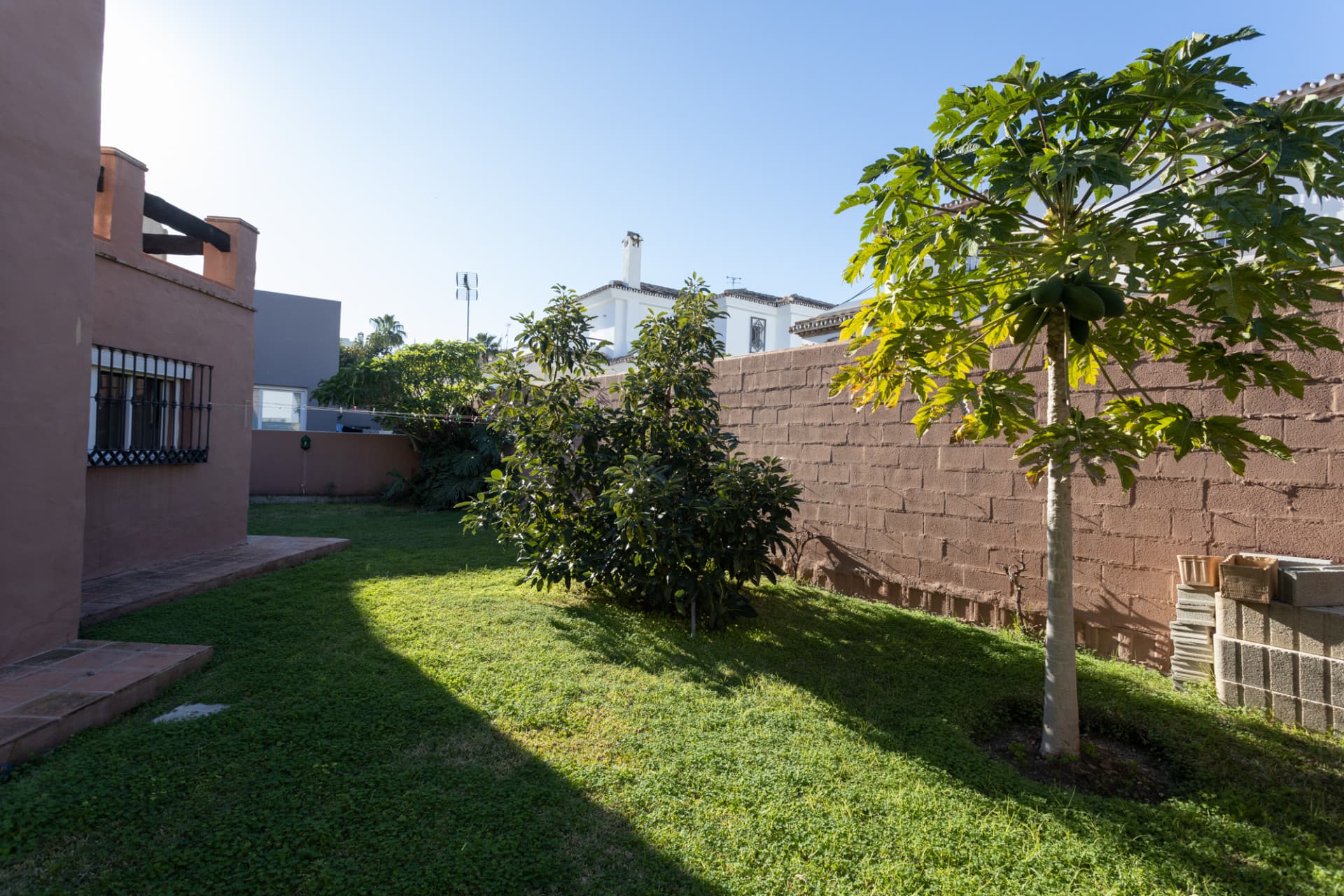 Villa for Sale in Las Petunias, San Pedro de Alcántara – Excellent Investment Opportunity