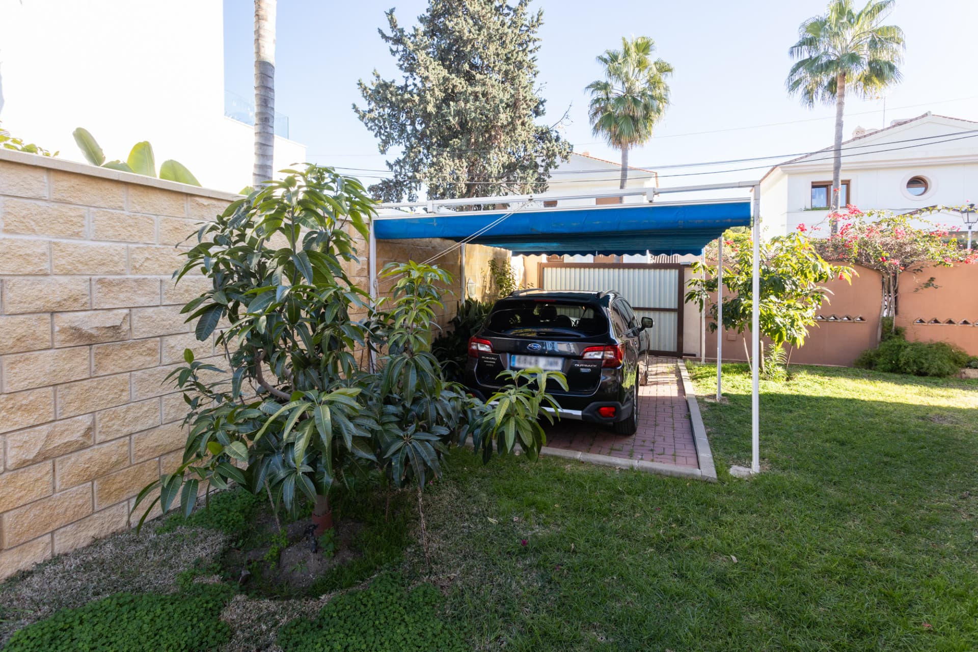 Villa for Sale in Las Petunias, San Pedro de Alcántara – Excellent Investment Opportunity