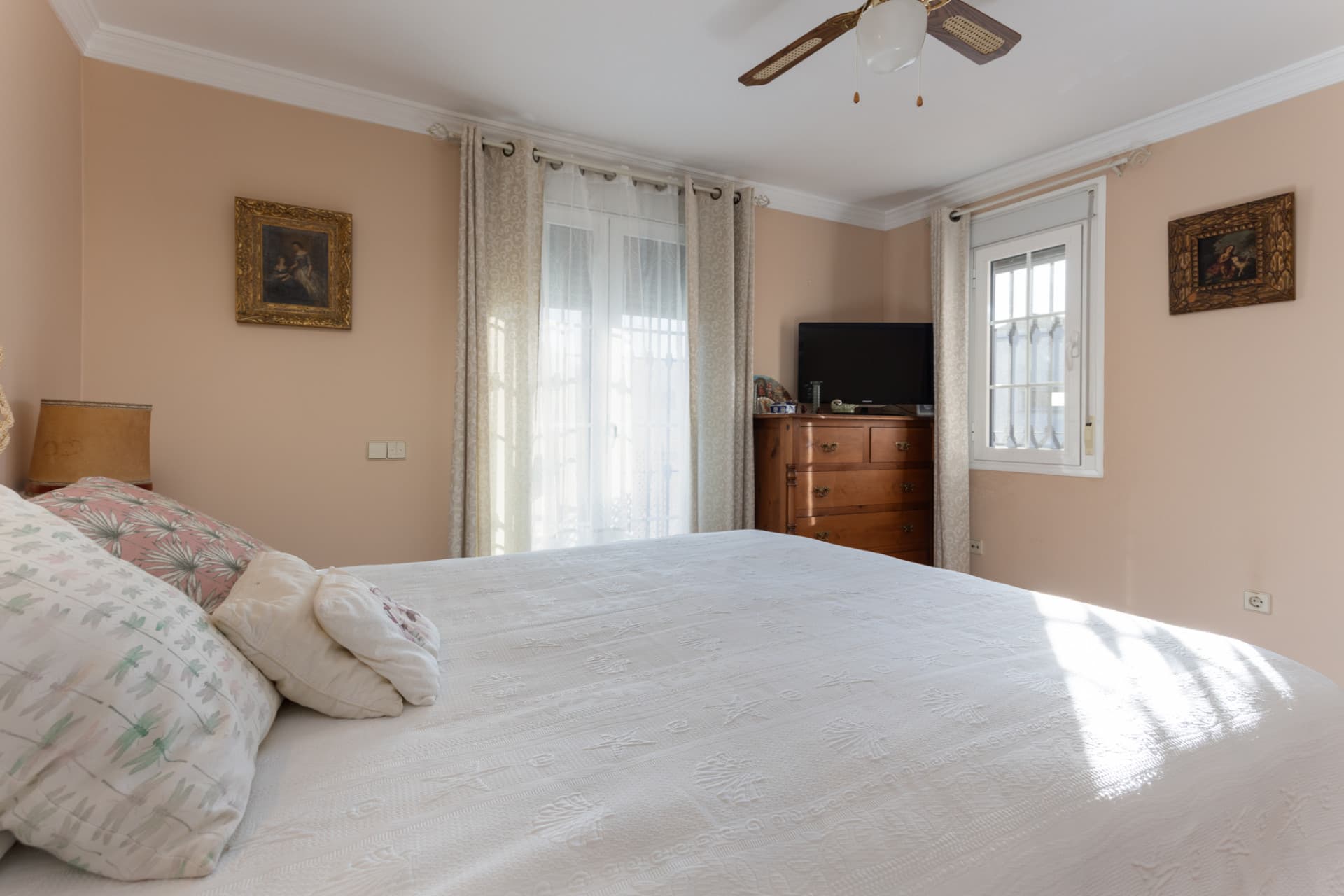 Villa for Sale in Las Petunias, San Pedro de Alcántara – Excellent Investment Opportunity