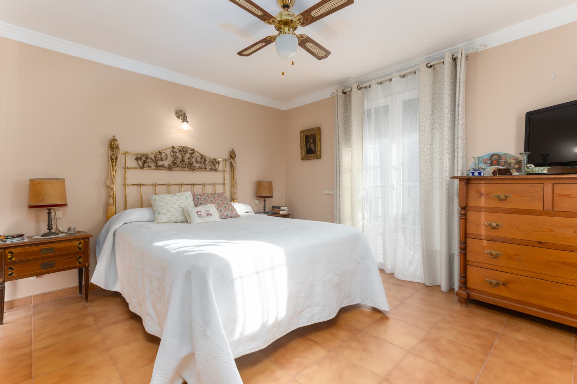 Villa for Sale in Las Petunias, San Pedro de Alcántara – Excellent Investment Opportunity