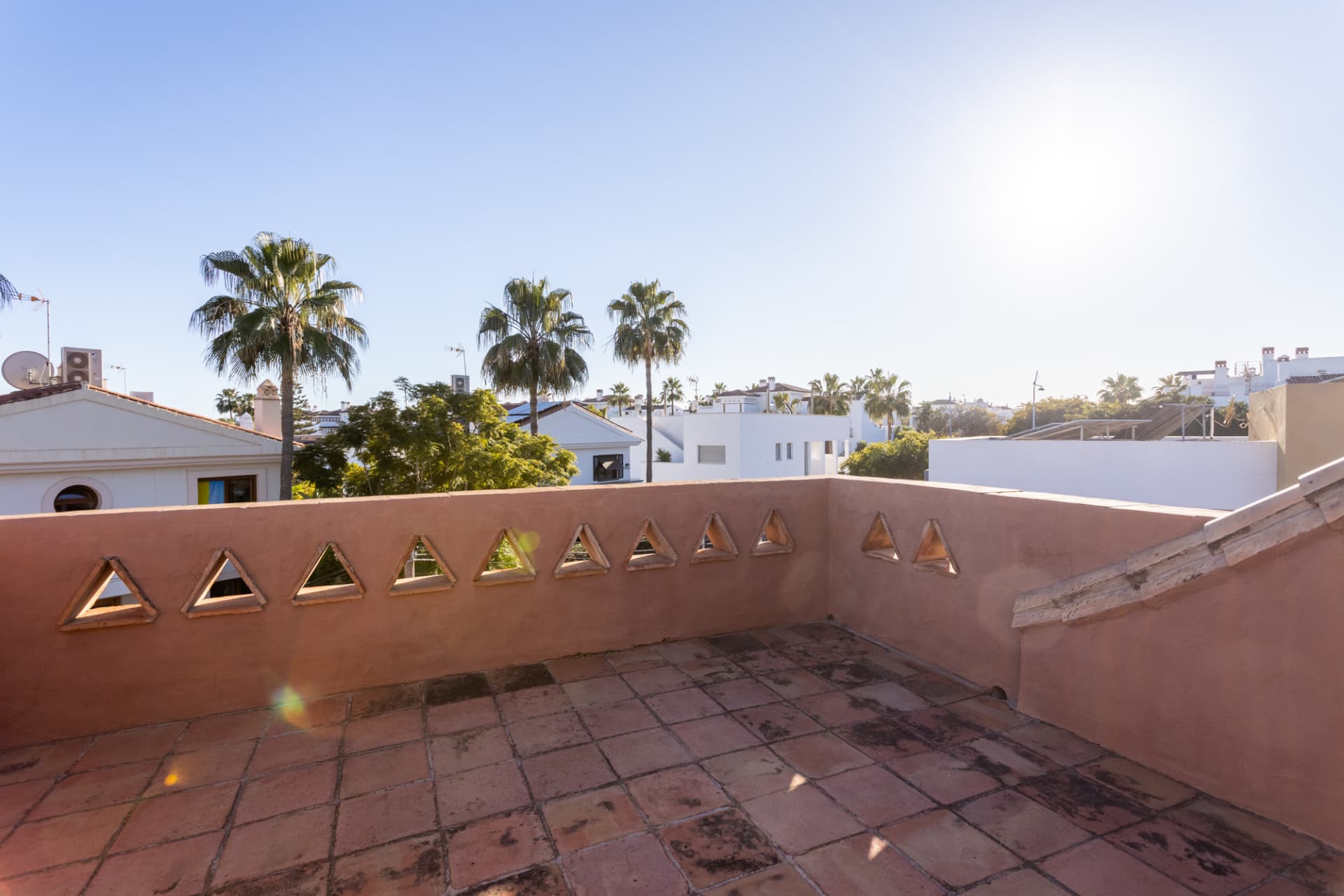 Villa for Sale in Las Petunias, San Pedro de Alcántara – Excellent Investment Opportunity