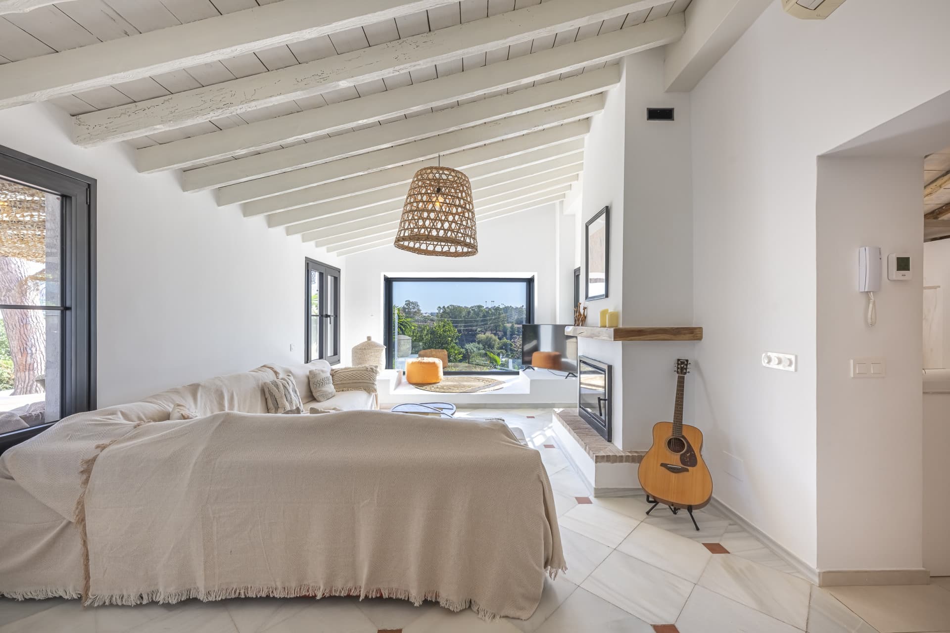 Charming Villa with Panoramic Views in Guadalmina Alta