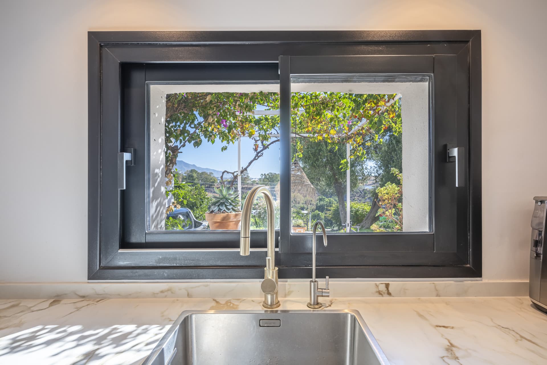 Charming Villa with Panoramic Views in Guadalmina Alta