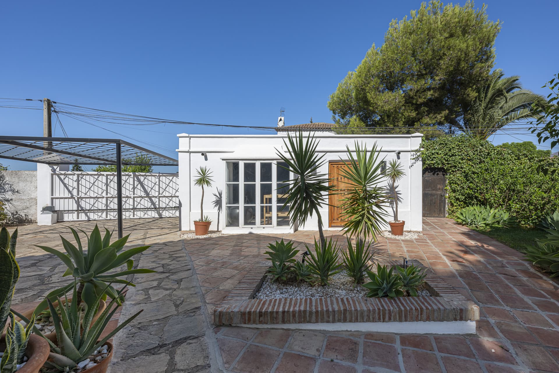 Charming Villa with Panoramic Views in Guadalmina Alta