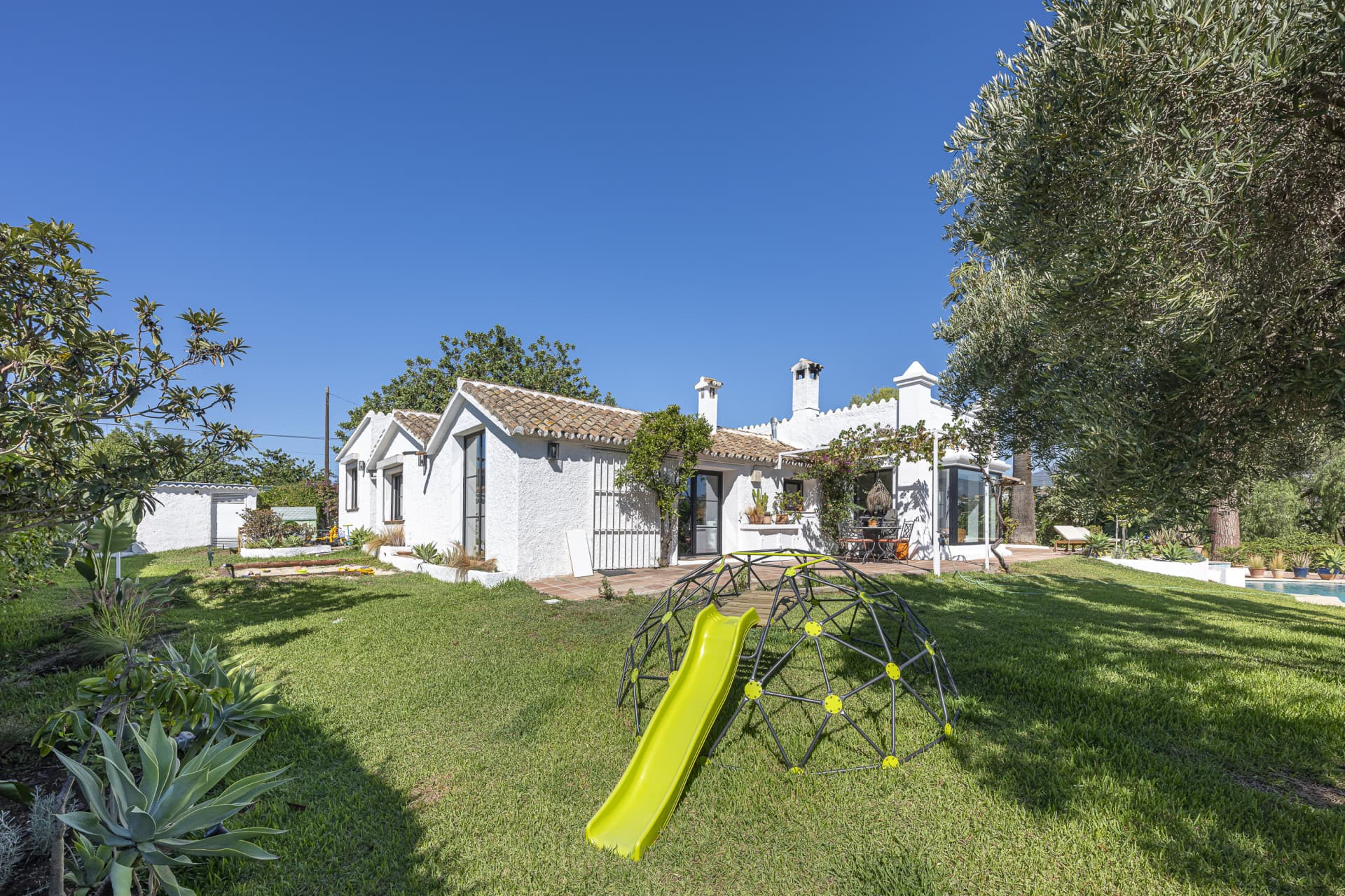 Charming Villa with Panoramic Views in Guadalmina Alta